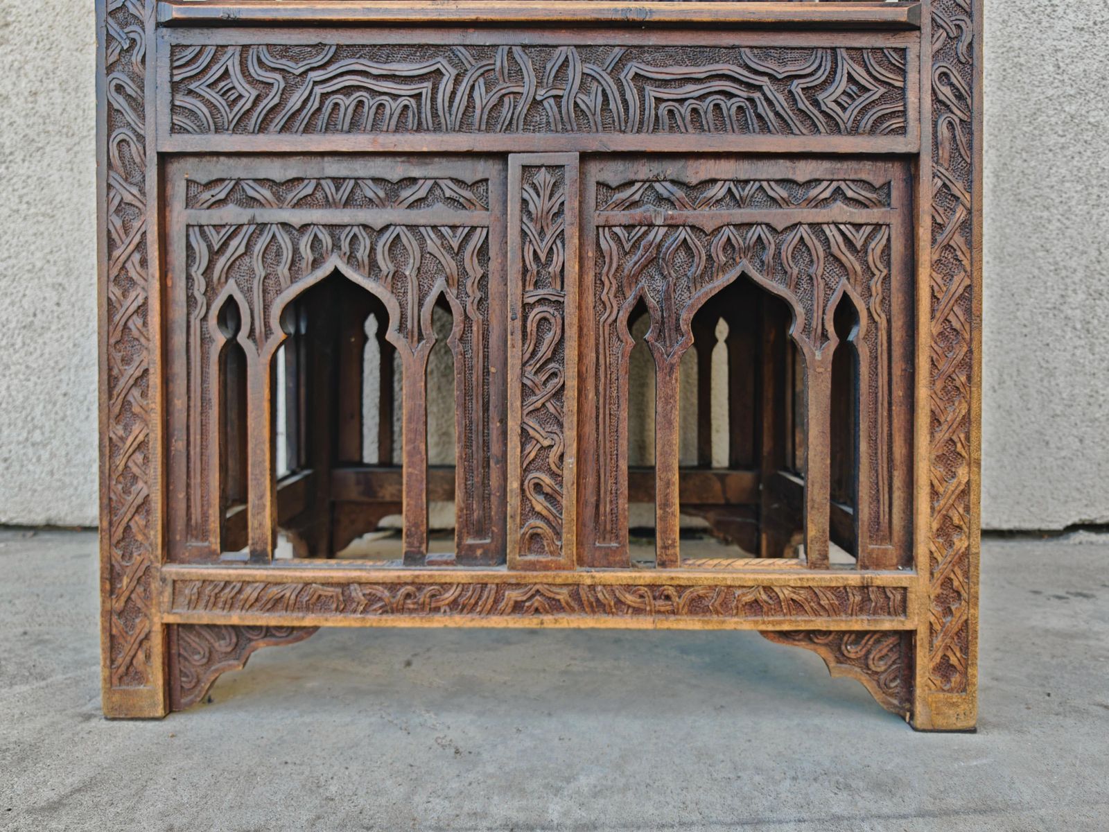 Antique Hand Carved Moorish Armchair In Solid Oak, Spain 19th Century photo vinterior