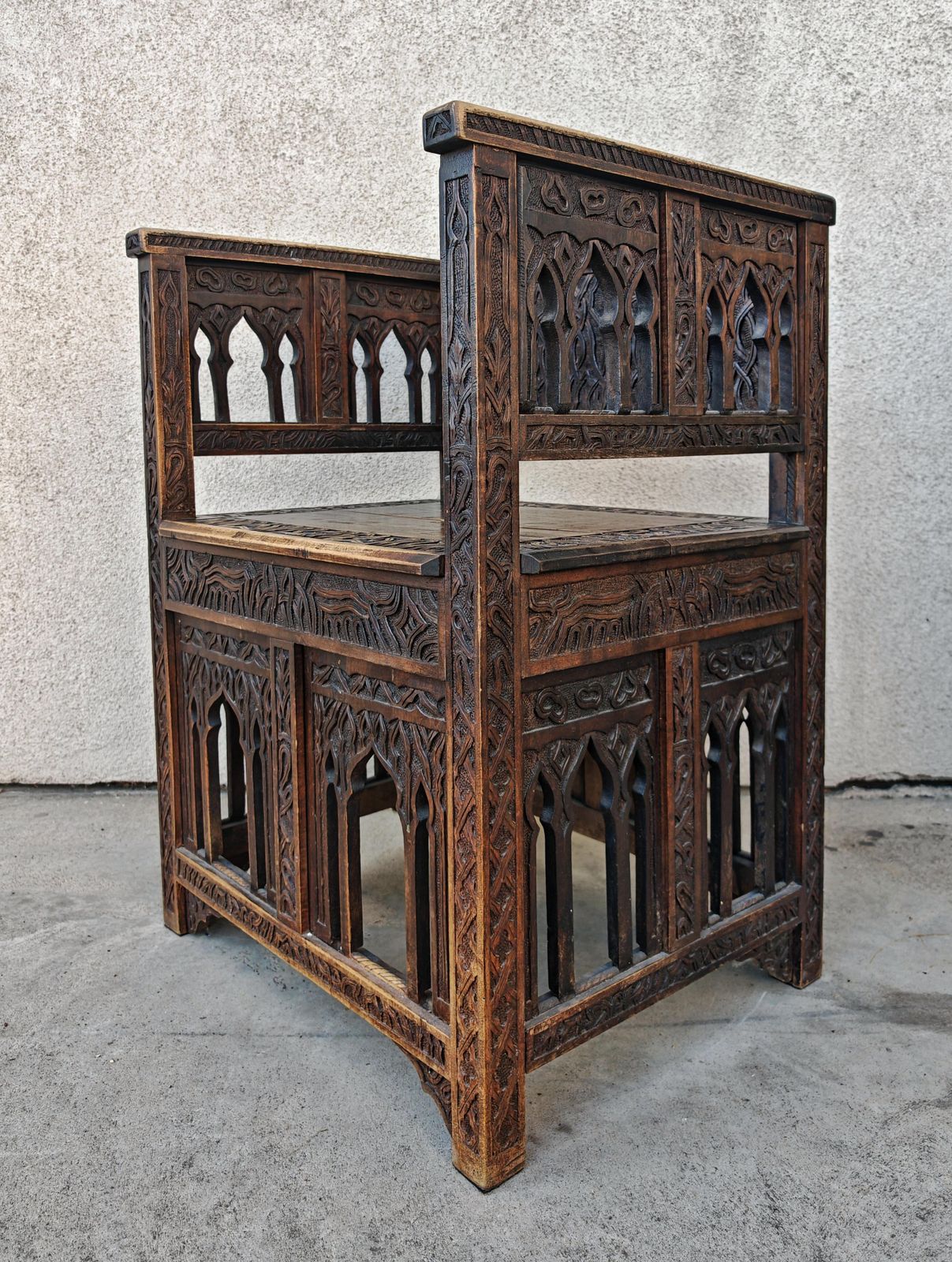photo vinterior Antique Hand Carved Moorish Armchair In Solid Oak, Spain 19th Century