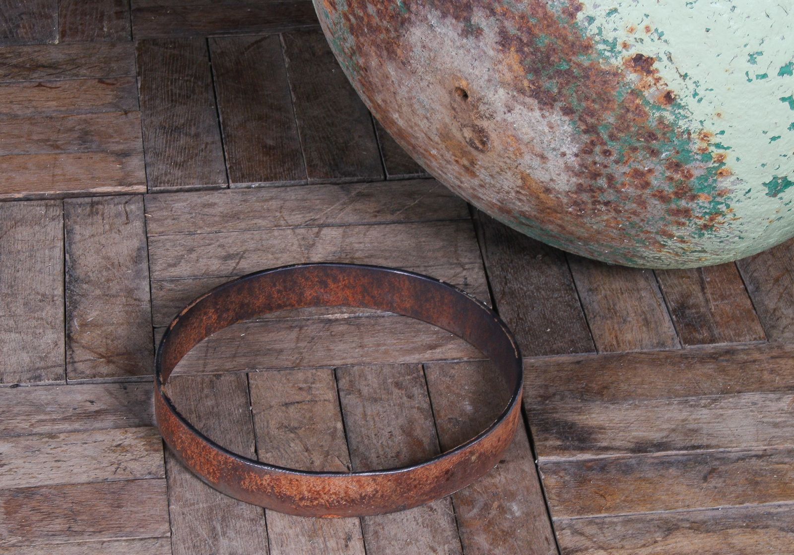 photo vintage Large Copper Green Painted Cast Iron Cauldron Garden Planter Pot