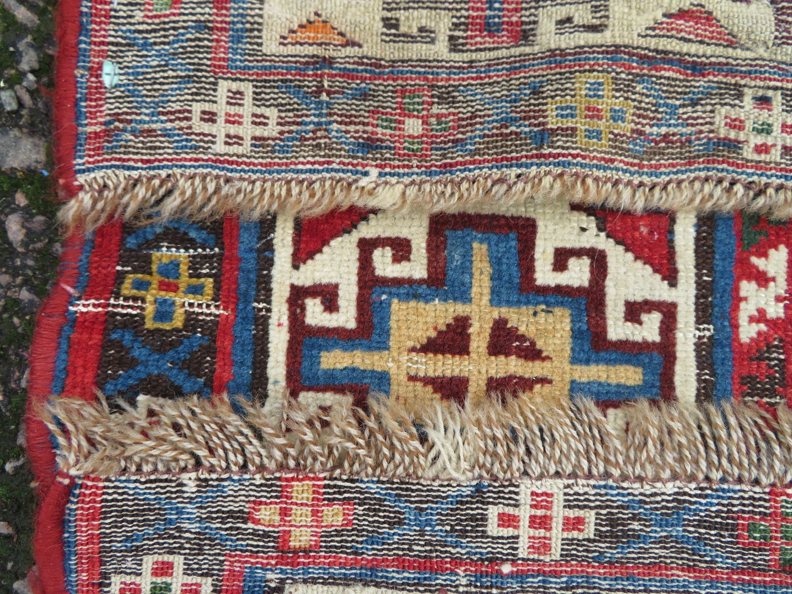 photo vintage Caucasian Kazak Rug. 209cm X 102cm.