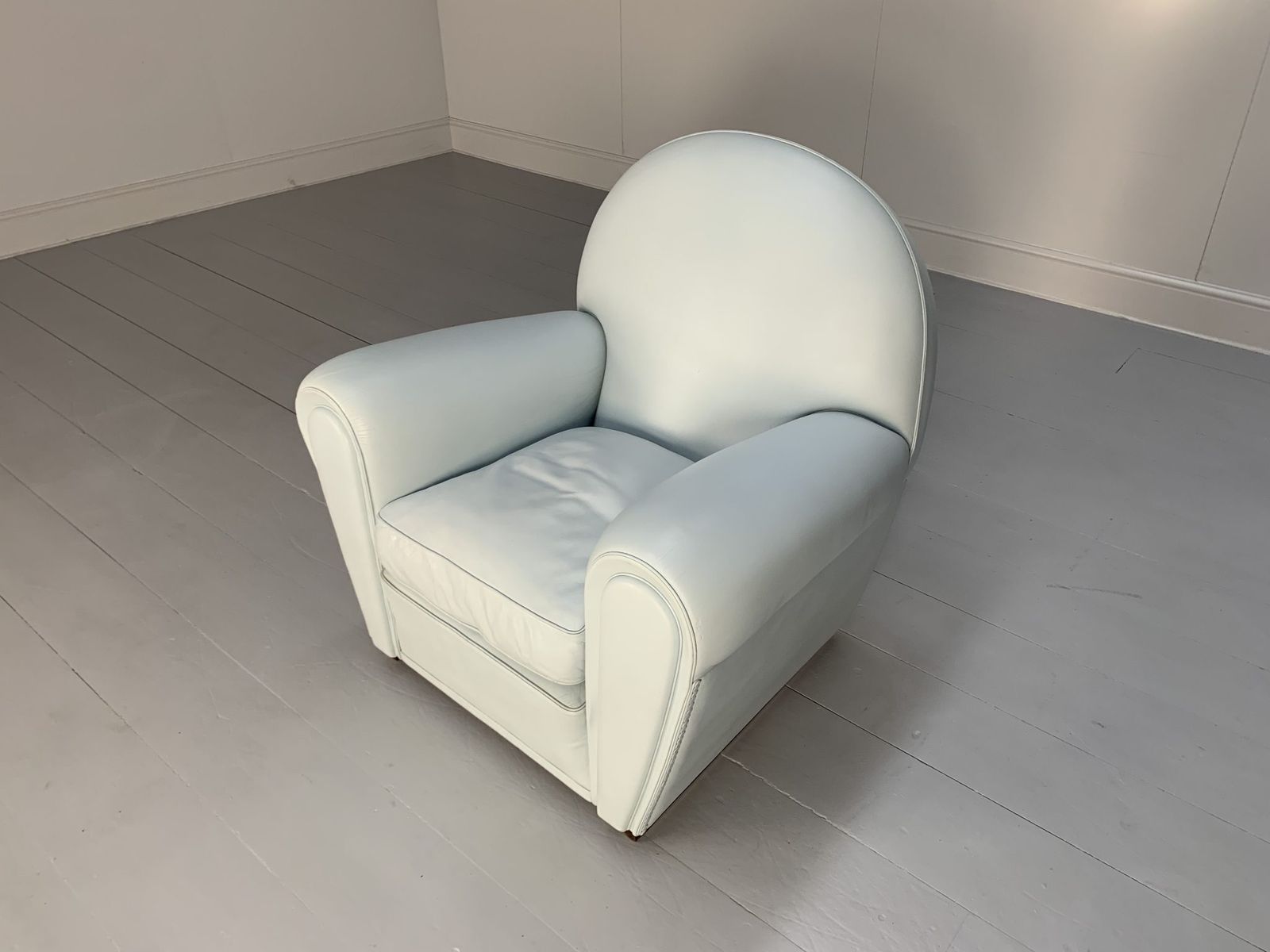 Pair Of Poltrona Frau “Vanity Fair” Armchairs – In Pelle Frau Pale Blue Leather photo vintage