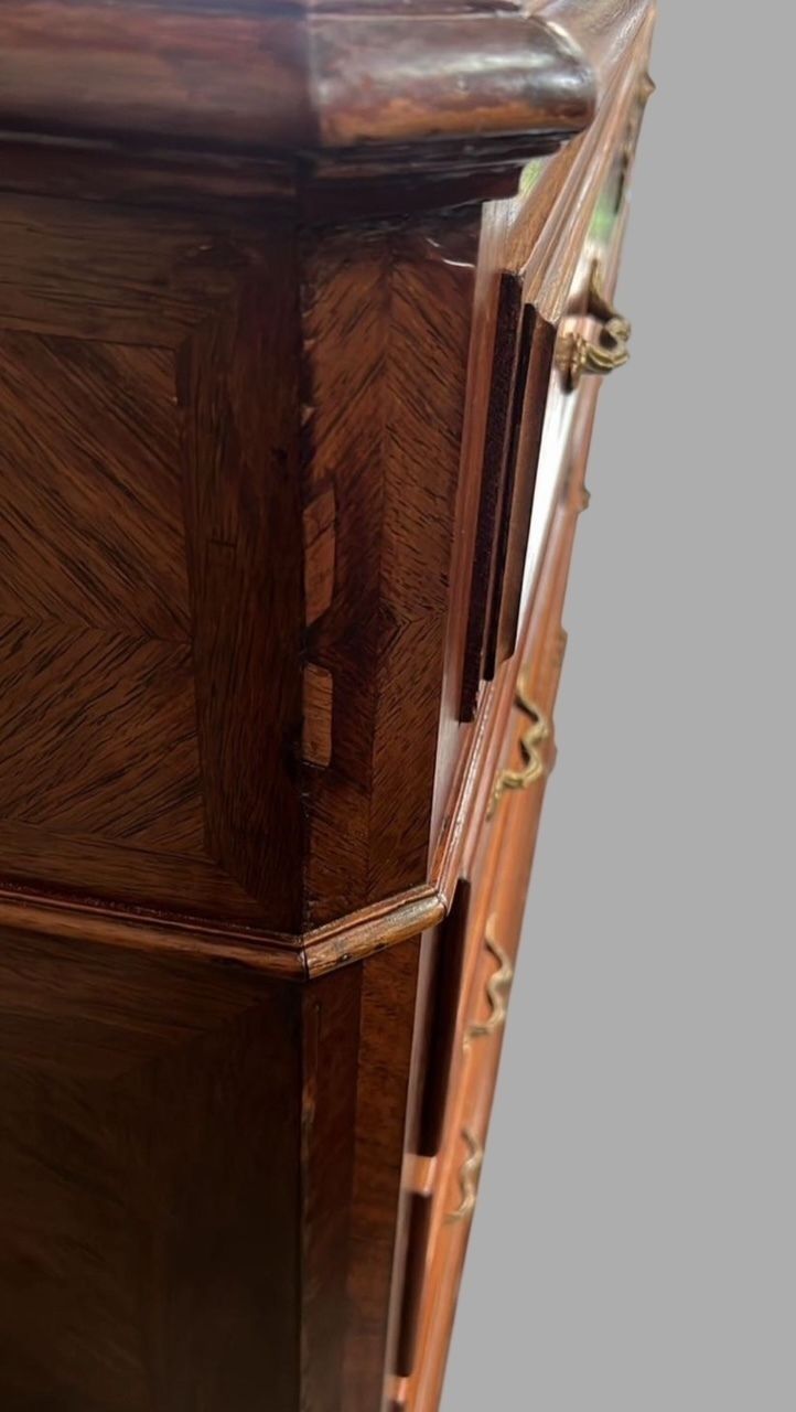 photo vinterior A C19th French Marble Topped Commode