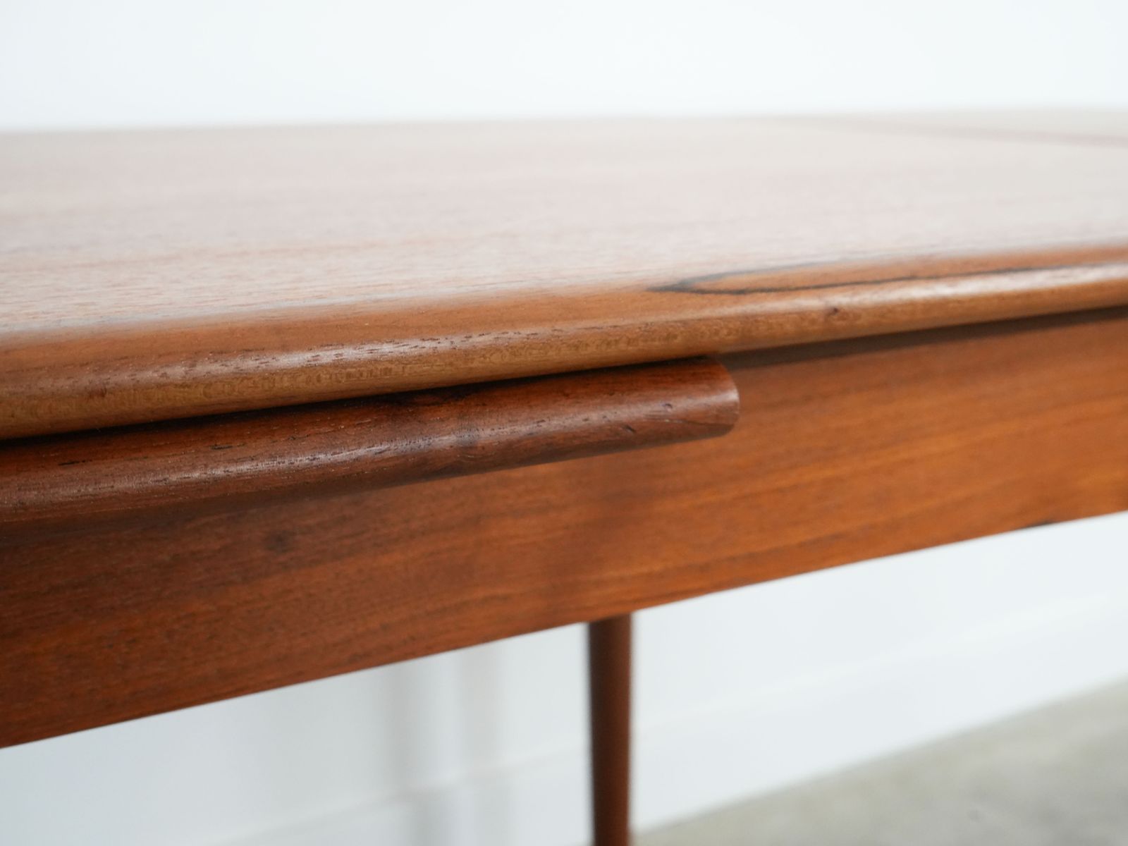 photo furniture Teakhouten Tafel, Deens Design, Jaren 1970, Productie: Denemarken