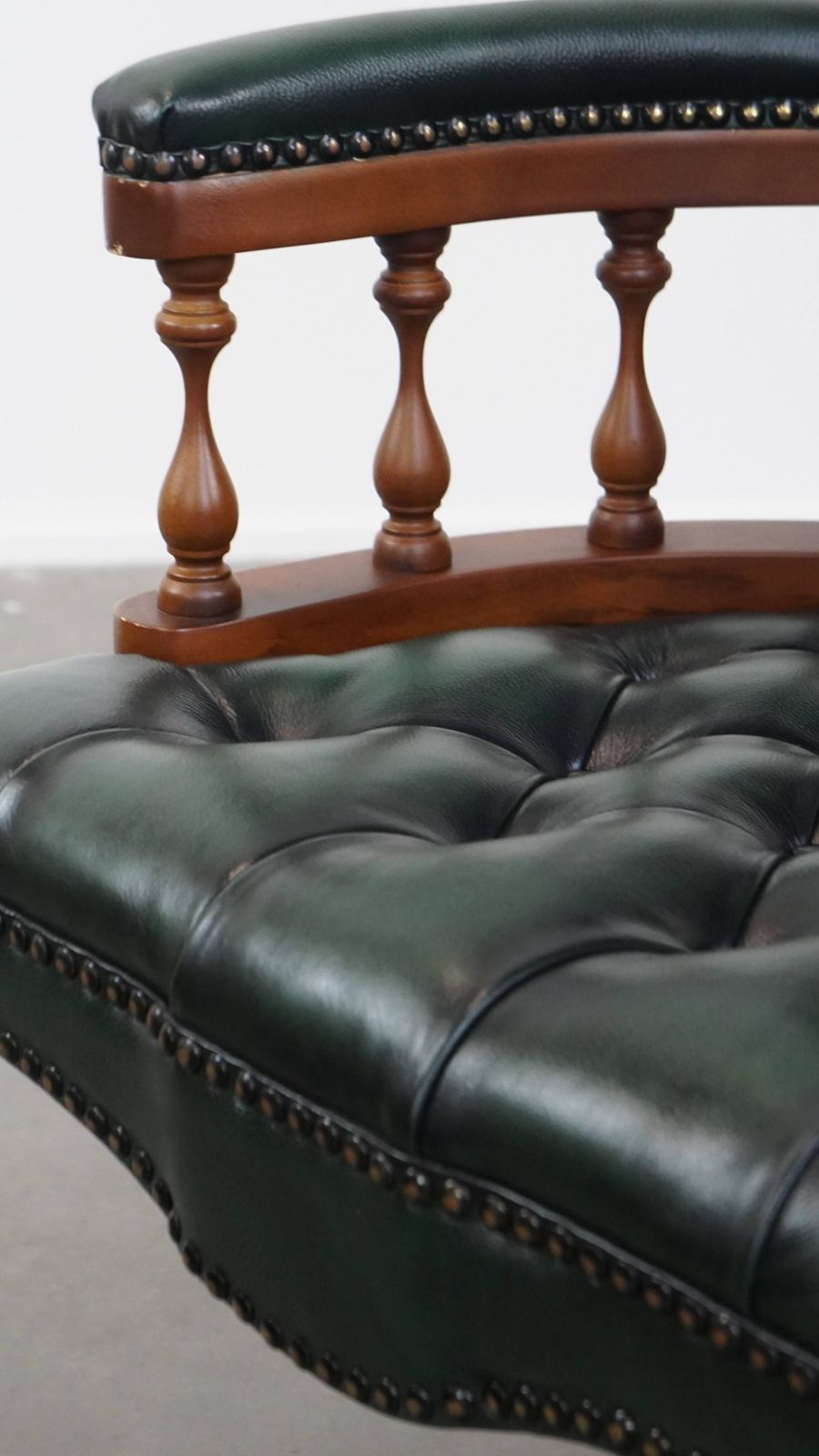 745.0 Stylish Functional Dark Green Chesterfield Office Chair In Cowhide Leather And Wood On Wheels photo