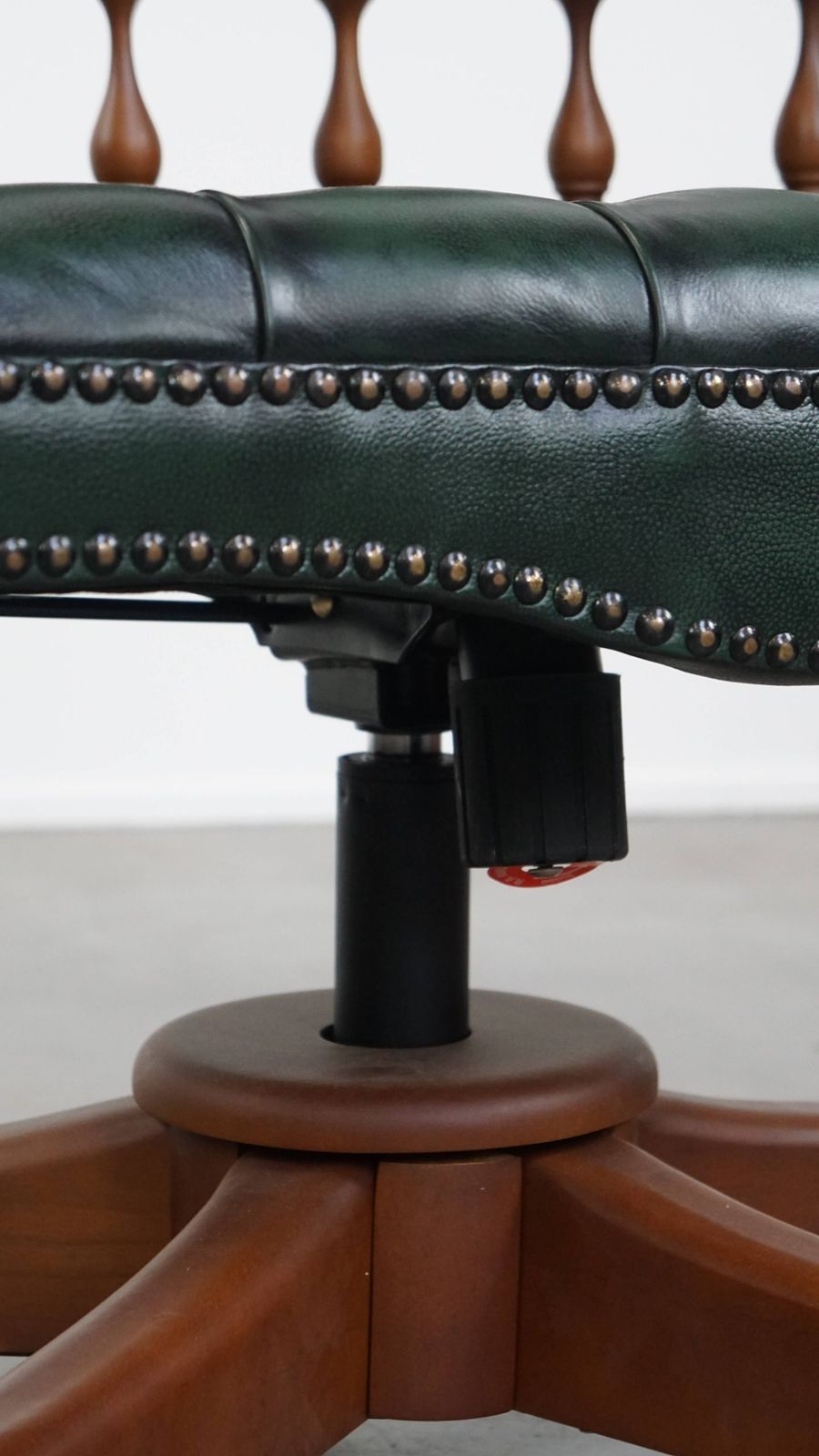 photo buy Stylish Functional Dark Green Chesterfield Office Chair In Cowhide Leather And Wood On Wheels