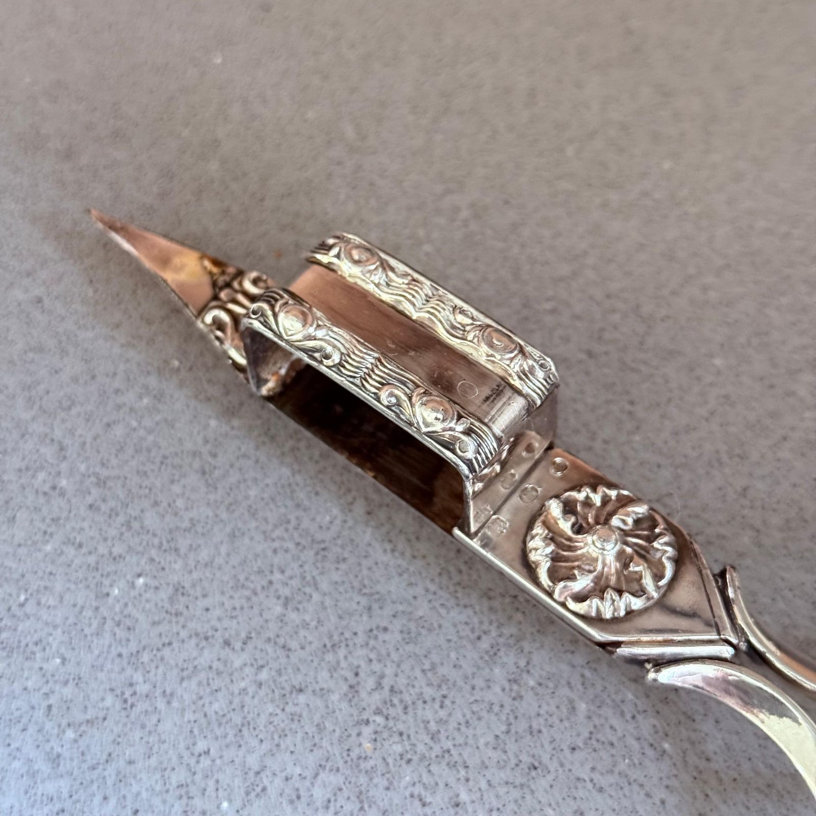 Antique Silver Plated Candle Wick Trimmer Scissors, Victorian Table Decor photo vinterior