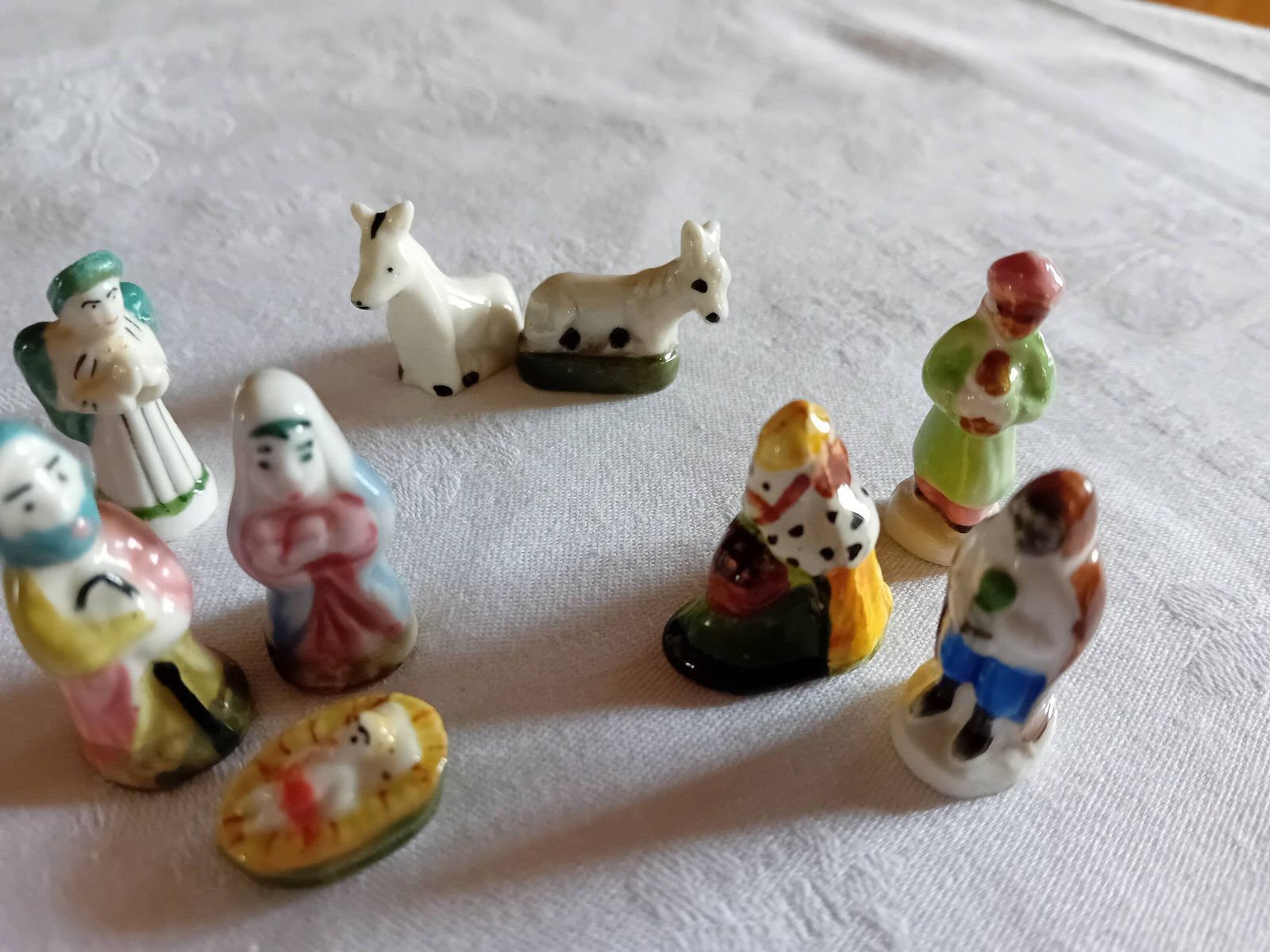 Miniature Nativity Scene Tweleve Vintage Hand Painted Feves photo Home Decor