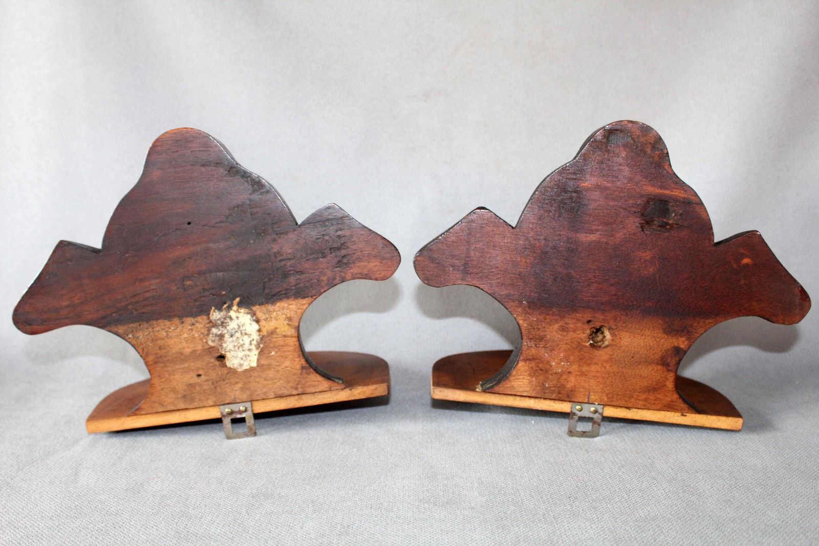 photo for sale Set Van Twee Antieke Franse Sierschelpen Omgebouwd Tot Wandplanken, Bewerkt Hout Met Messingdecoratie, Ornamenteel