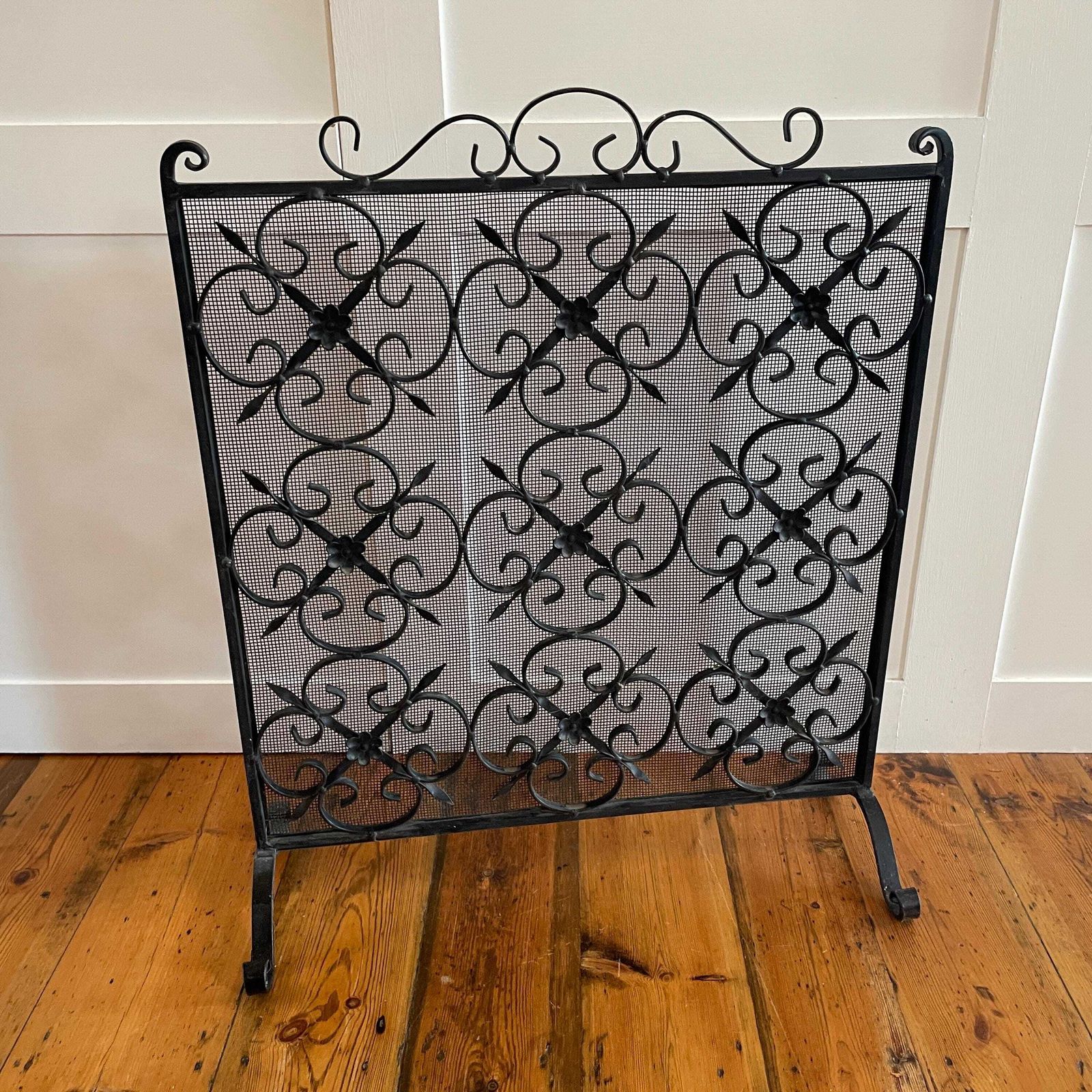 Antique Fireguard Fireplace Screen Metal Cast Iron Black Vintage Fire Guard Victorian Ornate Freestanding Patterned Rectangle Mesh Wrought photo Home Fixtures