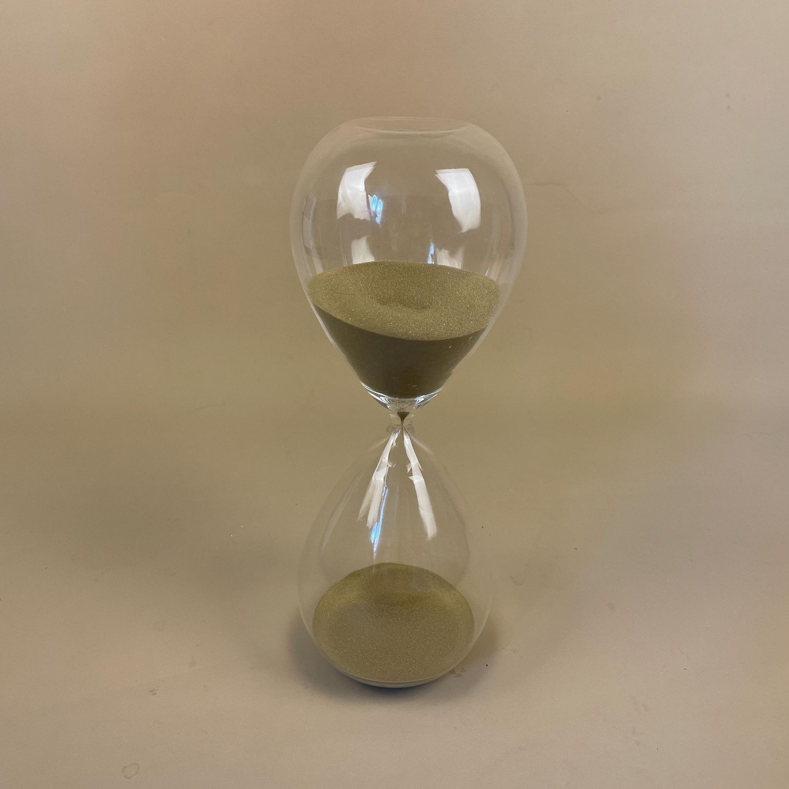 Modern Sand Timer Glass Sleek Design Decorative Desk Table Ornament Clock Home Office Decor Nautical Retro Style Timeless Hourglass photo furniture