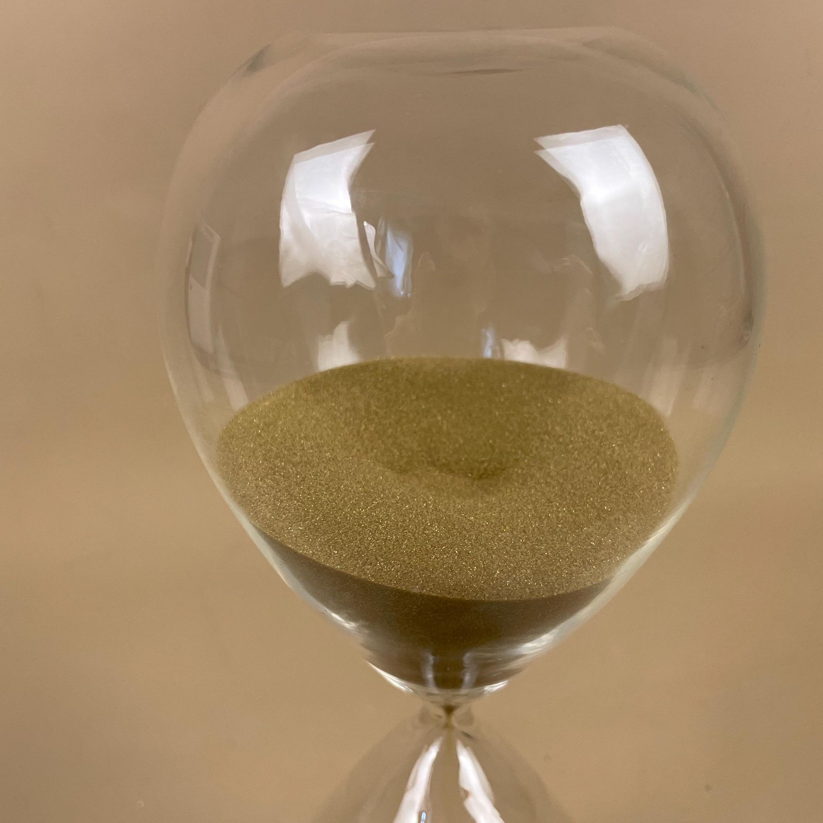 Modern Sand Timer Glass Sleek Design Decorative Desk Table Ornament Clock Home Office Decor Nautical Retro Style Timeless Hourglass photo vintage