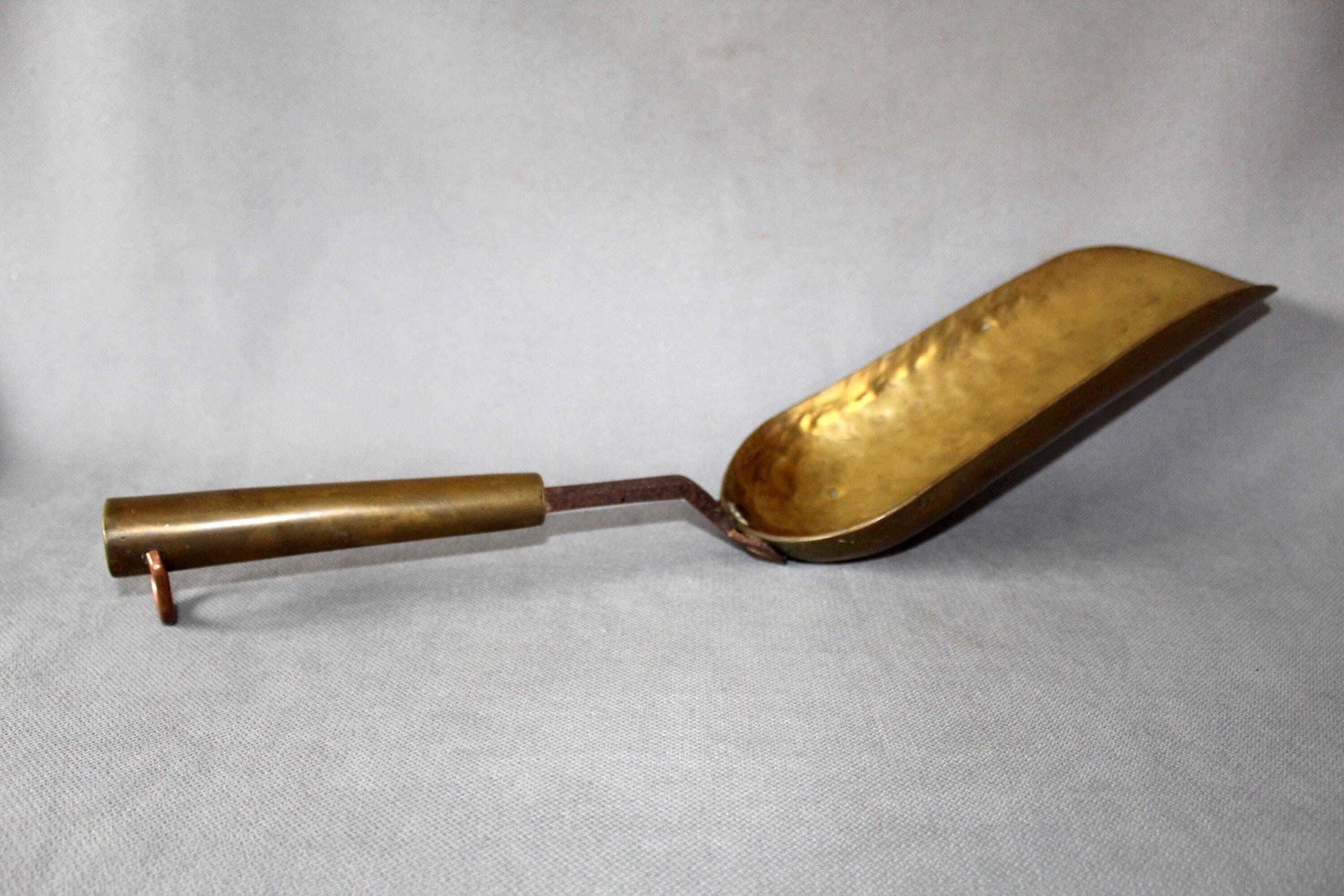 Large Antique Brass Shovel, Brass And Iron Handle, Iron Rivets, Brass Grain Scoop, Coal Shovel, Fire Place, Flour, Seed Or Feed Scoop, 48 Cm photo for sale