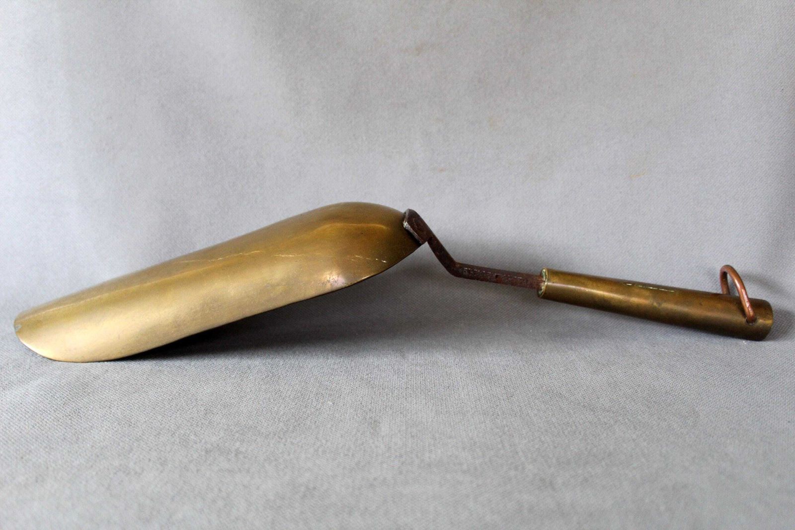 photo vinterior Large Antique Brass Shovel, Brass And Iron Handle, Iron Rivets, Brass Grain Scoop, Coal Shovel, Fire Place, Flour, Seed Or Feed Scoop, 48 Cm
