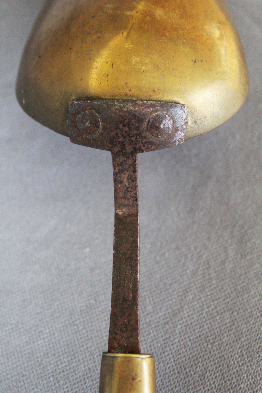 photo vintage Grote Antieke Messing Schop, Handvat Van Messing En Ijzer, Ijzeren Klinknagels, Messing Graanschep, Kolenschop, Haard, Meel , Zaad  Of Voerschep, 48 Cm