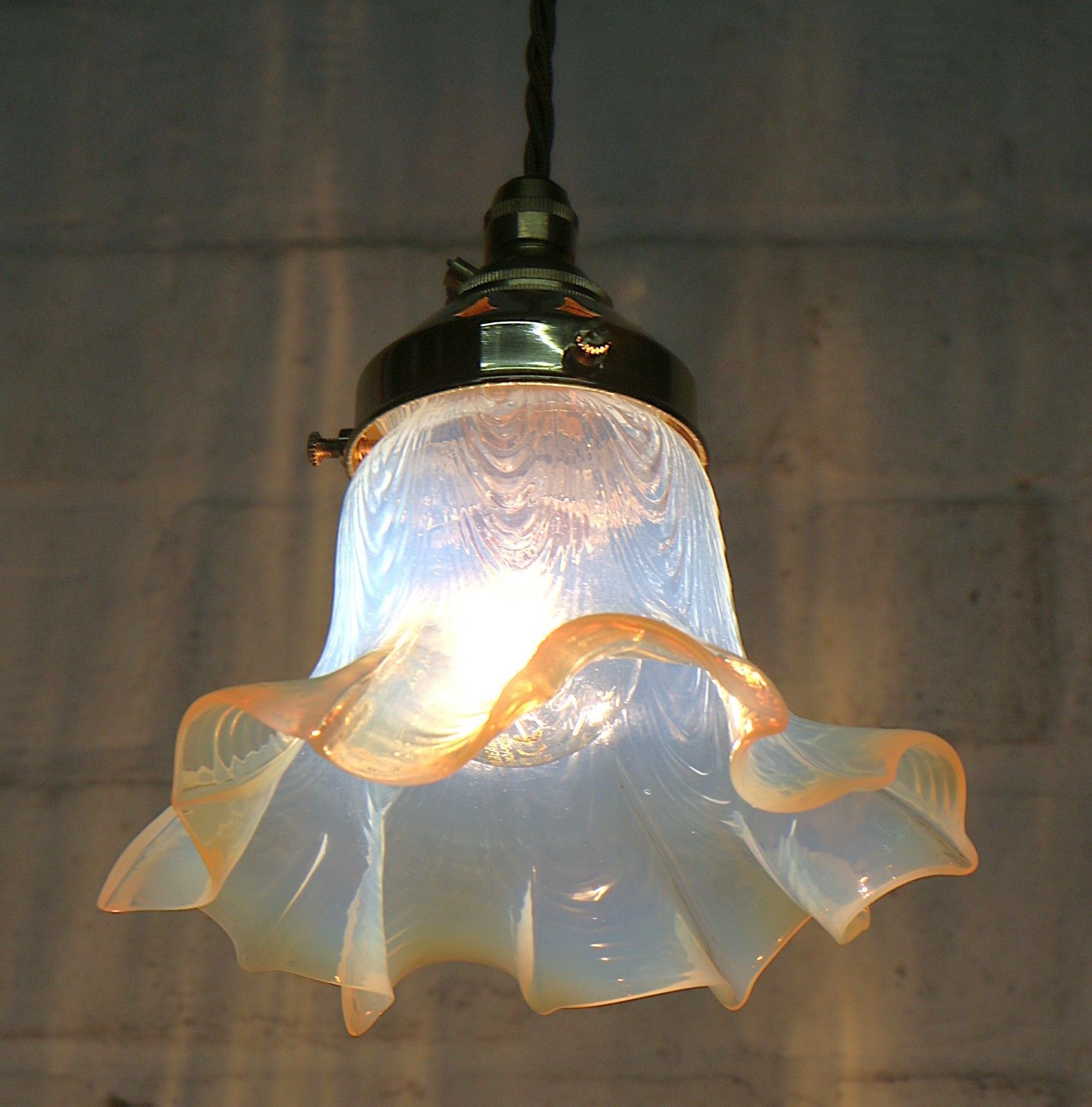 Ceiling Light An Antique Small Glass Opalescent Frilled Lampshade New Fittings photo buy