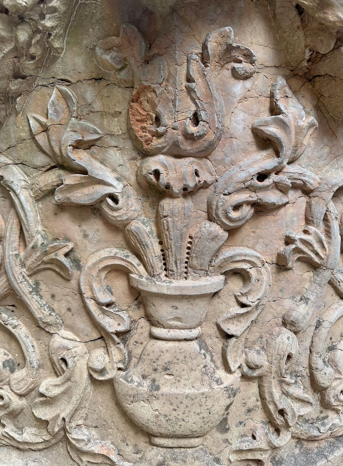 88000.0 XVII Century Renaissance Venetian Rosso Verona Marble Wellhead/Cistern With Wrought Iron Top Pulley Over Octagonal Base, Italy photo