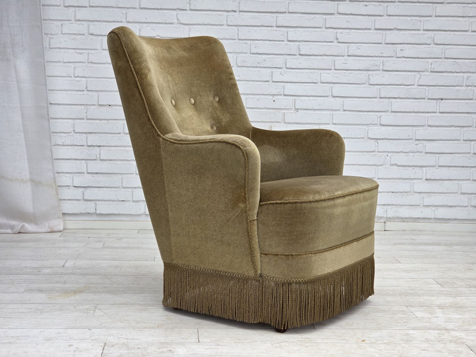 photo vinterior 1970s, Danish Highback Armchair, Light Green Furniture Velour.