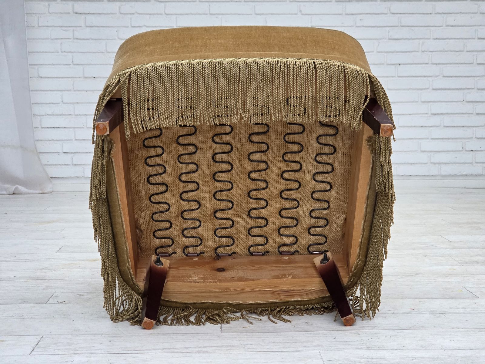 Meubels Ca. Jaren 1970, Deense Fauteuil Met Hoge Rug, Lichtgroen Meubelvelours. photo