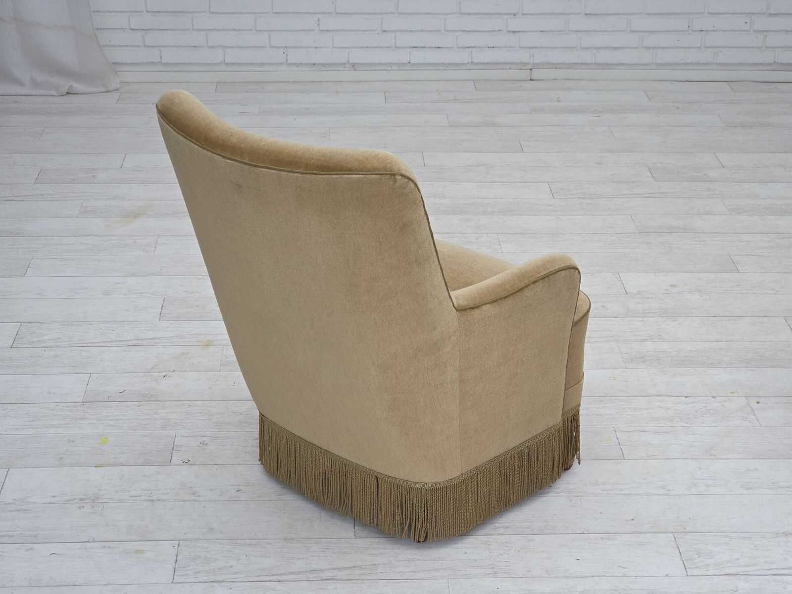 photo vintage 1970s, Danish Highback Armchair, Light Green Furniture Velour.