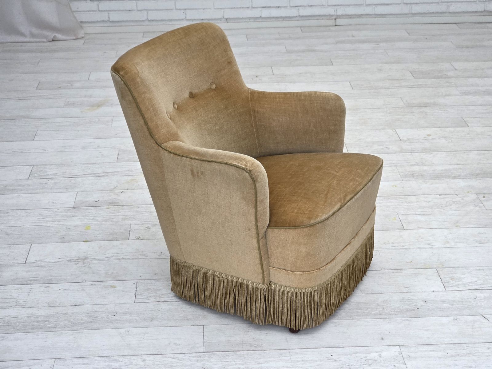 photo for sale Ca. Jaren 1970, Deense Fauteuil, Lichtgroen Meubelvelours.