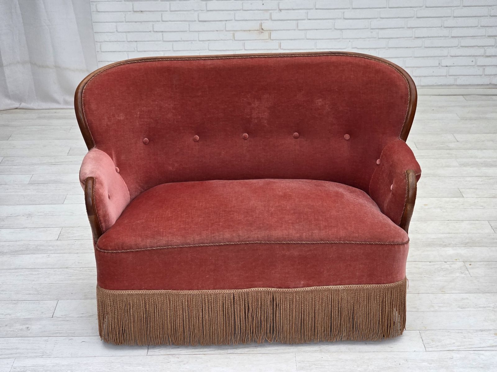 photo vintage 1930s, Danish 2 Seater Sofa, Salmon Pink Furniture Velour, Ash Wood.