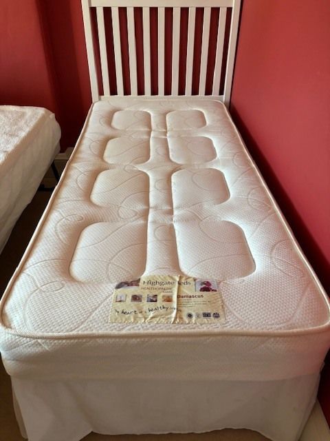 photo furniture Single Bed With Pull Out Underbed And 2x Mattresses