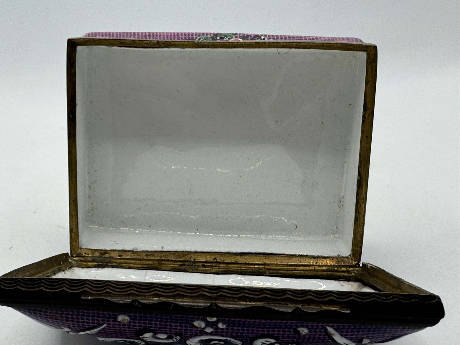 1000.0 18th Century Bilston Enamel Rectangular Patch / Snuff Box Circa 1775 photo