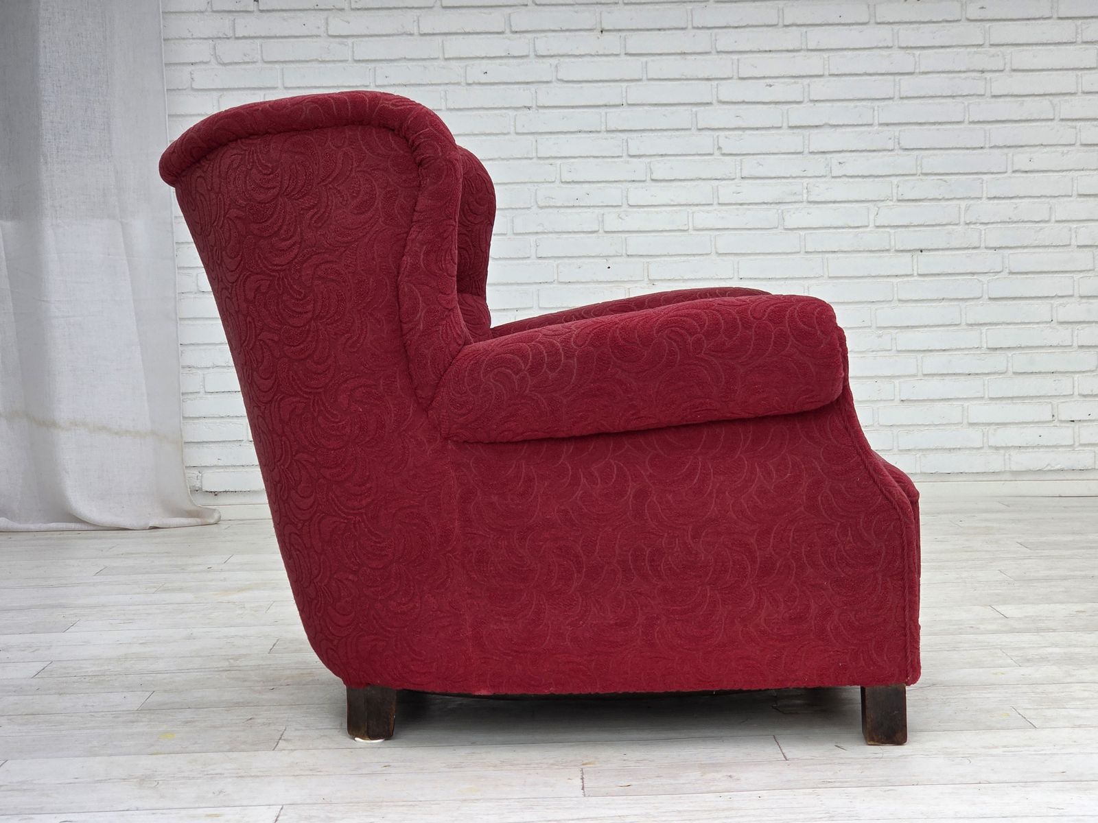 Ca. Jaren 1950, Deense Relax Fauteuil, Rood Meubelstof, Essen Houten Poten. photo vintage