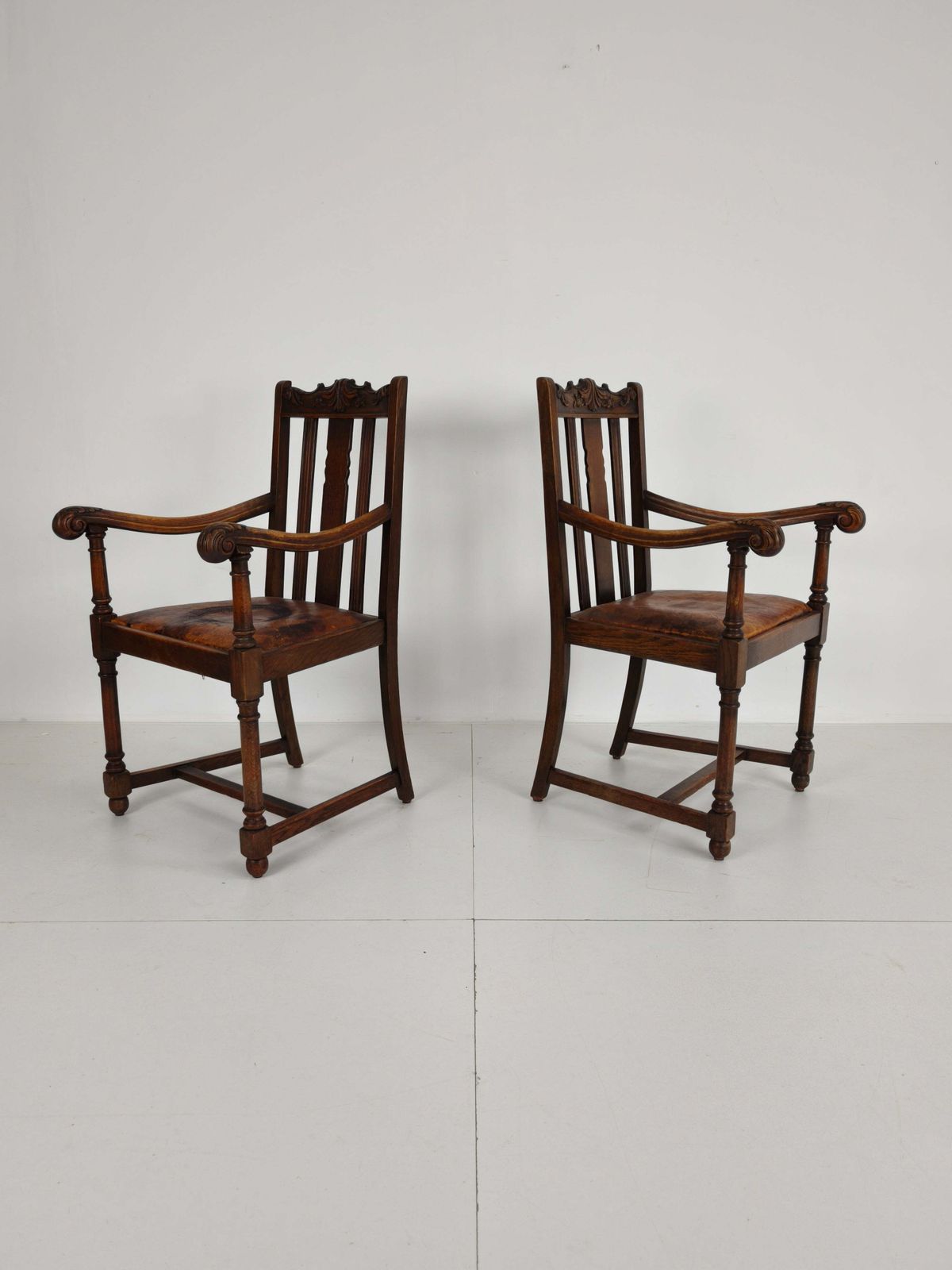 Pair Of F. Parker &Amp; Son Oak Armchairs – 19th Century English photo vinterior
