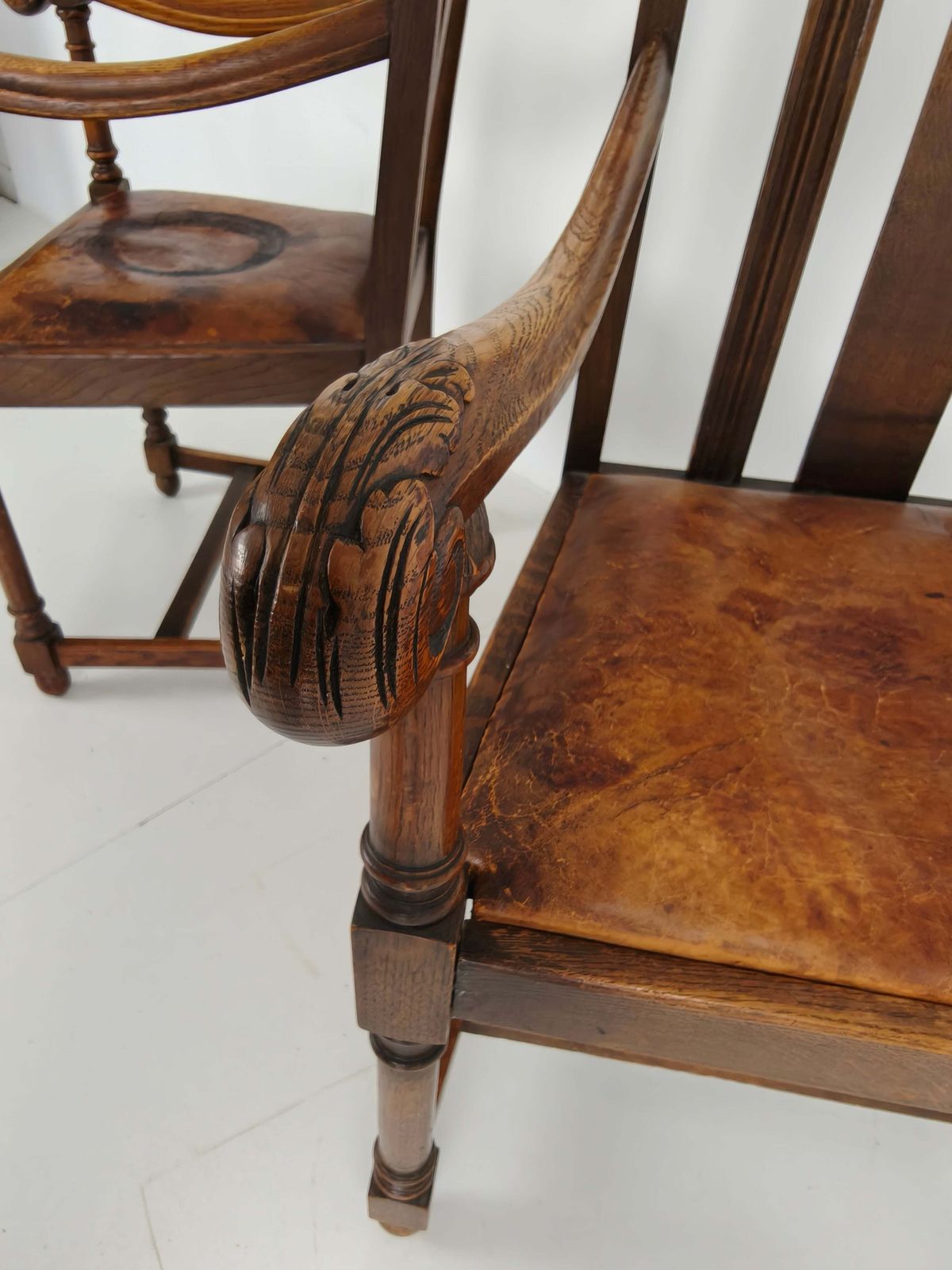 photo vinterior Pair Of F. Parker &Amp; Son Oak Armchairs – 19th Century English