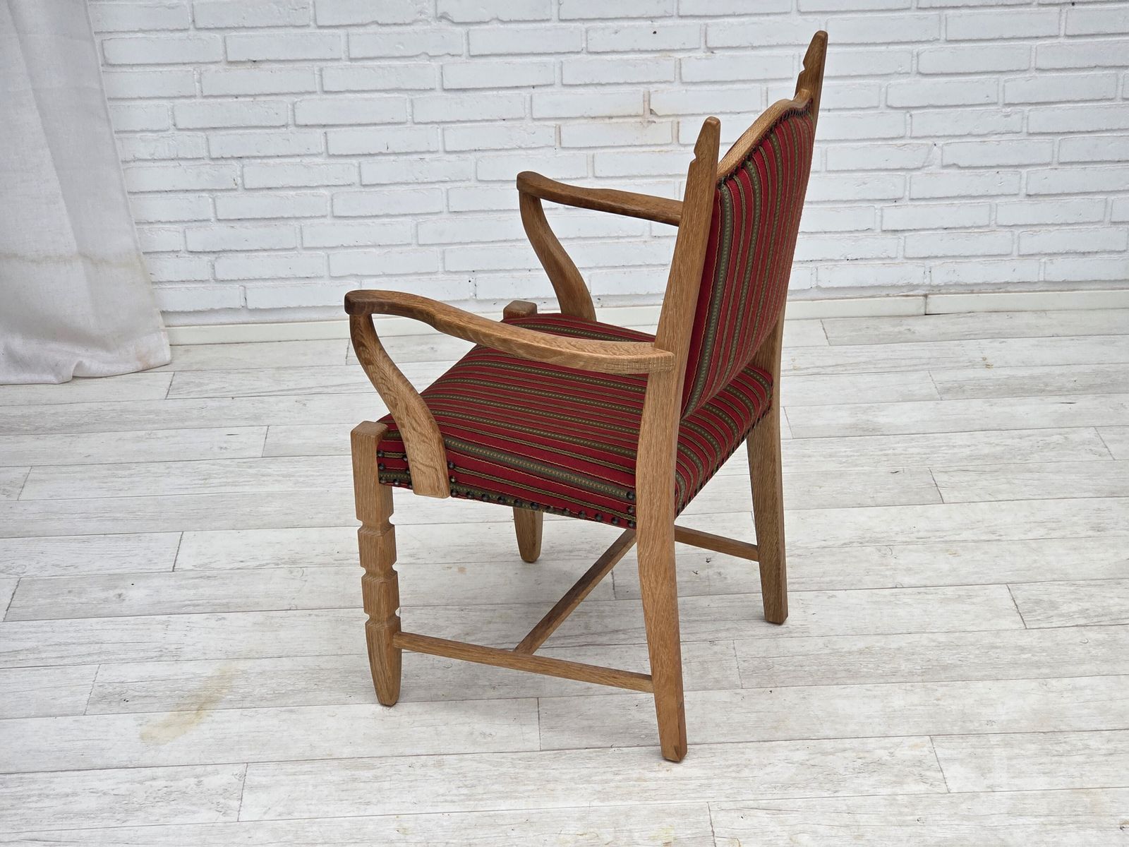 Ca. Jaren 1970, Deense Fauteuil, Gestreept Rood Meubelwol, Massief Eikenhout. photo furniture