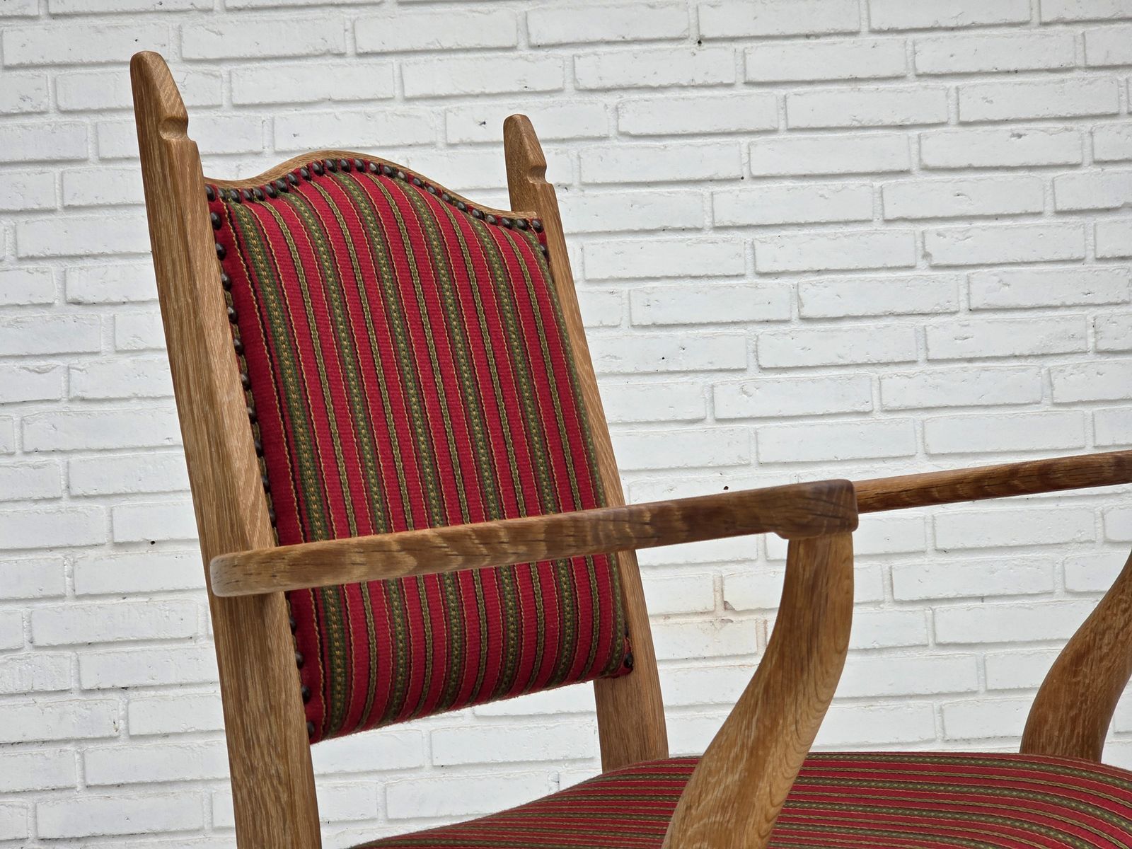 Ca. Jaren 1970, Deense Fauteuil, Gestreept Rood Meubelwol, Massief Eikenhout. photo buy