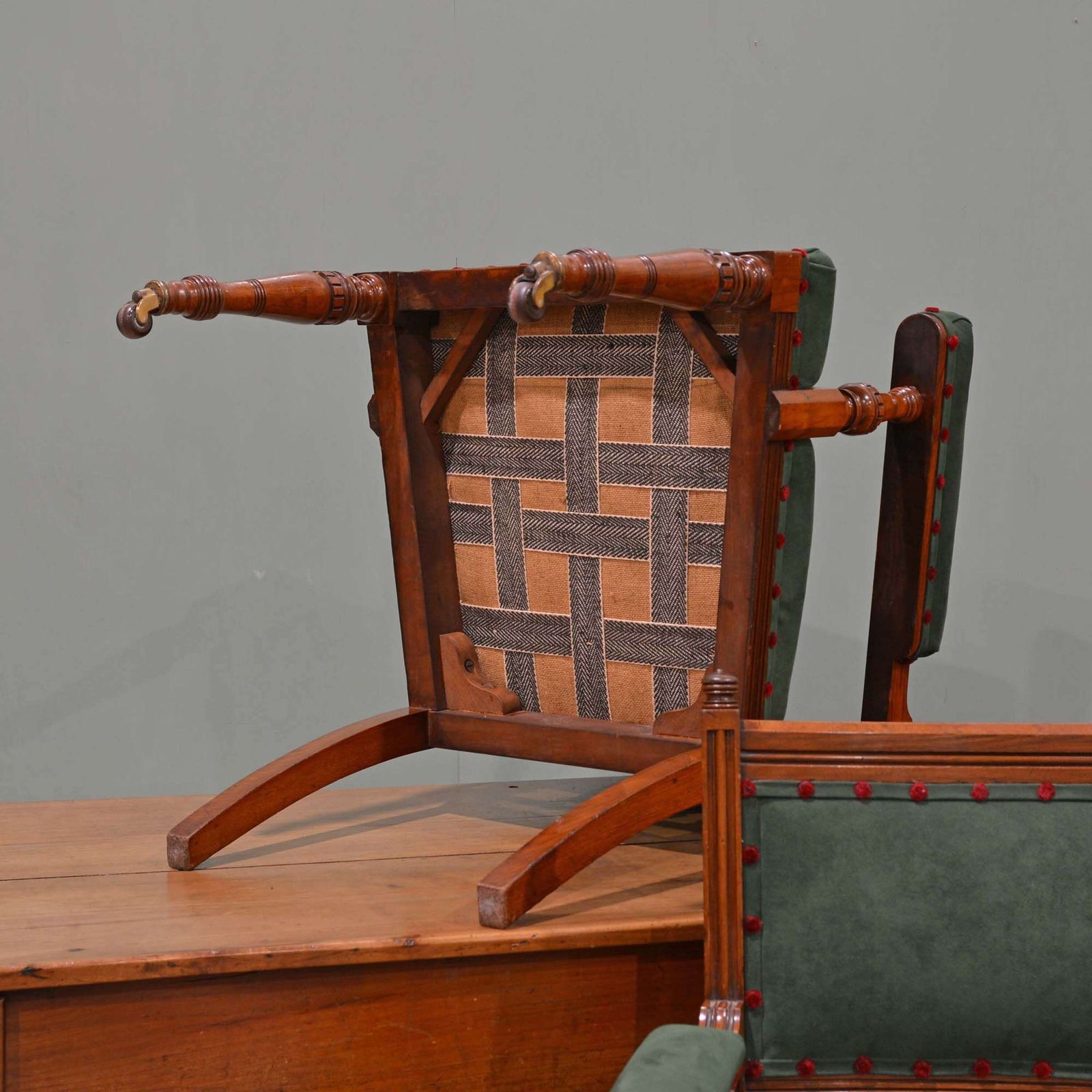 photo furniture Scottish 19th Century Walnut Armchairs By J & T Scott, Edinburgh