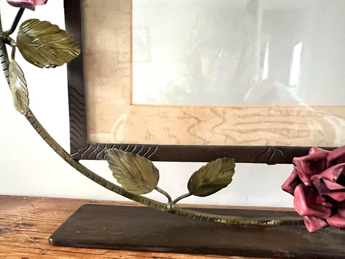 89.0 Rare Art Nouveau Style Picture Frame  Bronze Patina Rose And Vine Metal Photo Frame European Antique Iron Floral Stand Frame photo