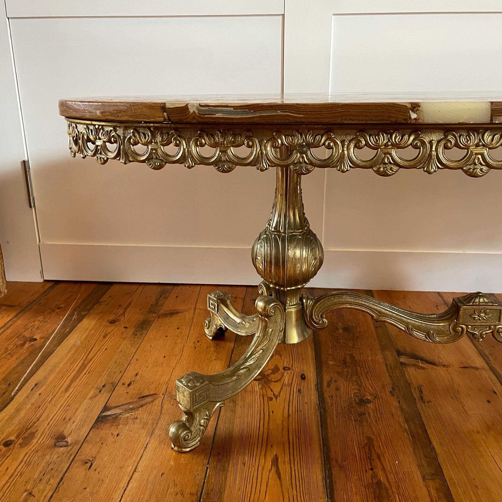 Vintage Marble Onyx Coffee Table Regency Style Gold Metal Ornate Legs Coastal Beach Theme Stone Top Mid Century Italian Style Living Room photo vinterior