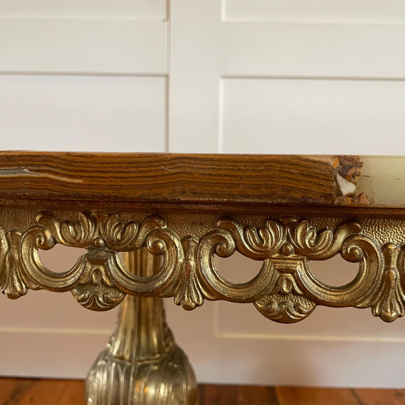 photo furniture Vintage Marble Onyx Coffee Table Regency Style Gold Metal Ornate Legs Coastal Beach Theme Stone Top Mid Century Italian Style Living Room