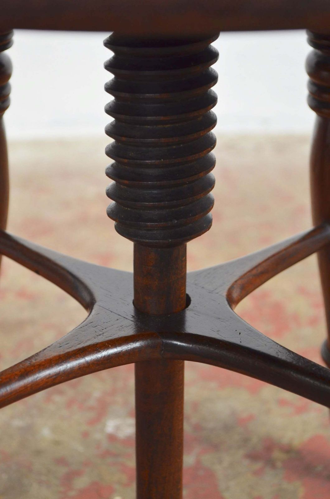 A Victorian Adjustable Piano Stool photo vinterior