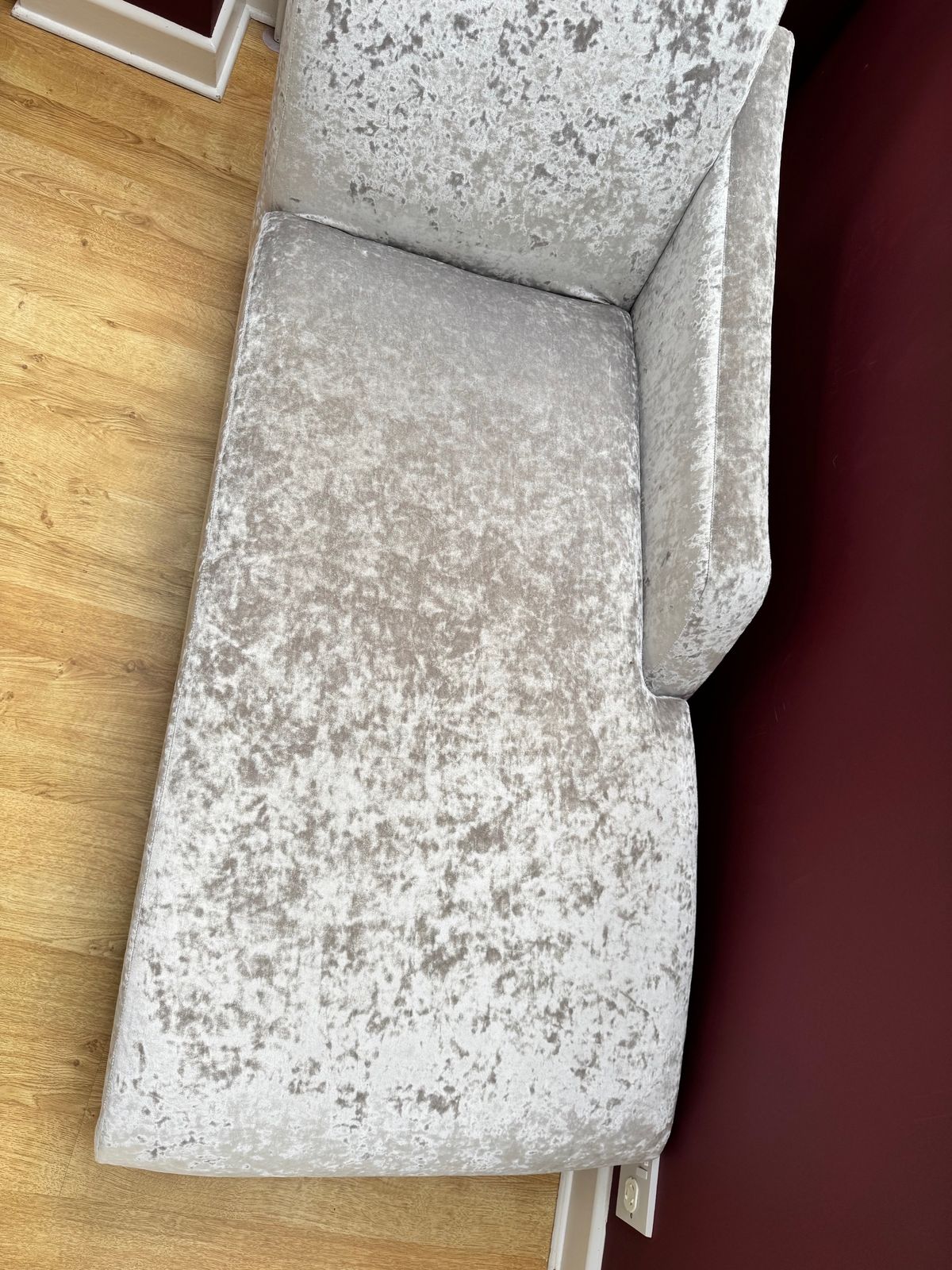 Silver Crushed Velvet Chaise Longue – Excellent Condition – £300 Ono photo 300.0