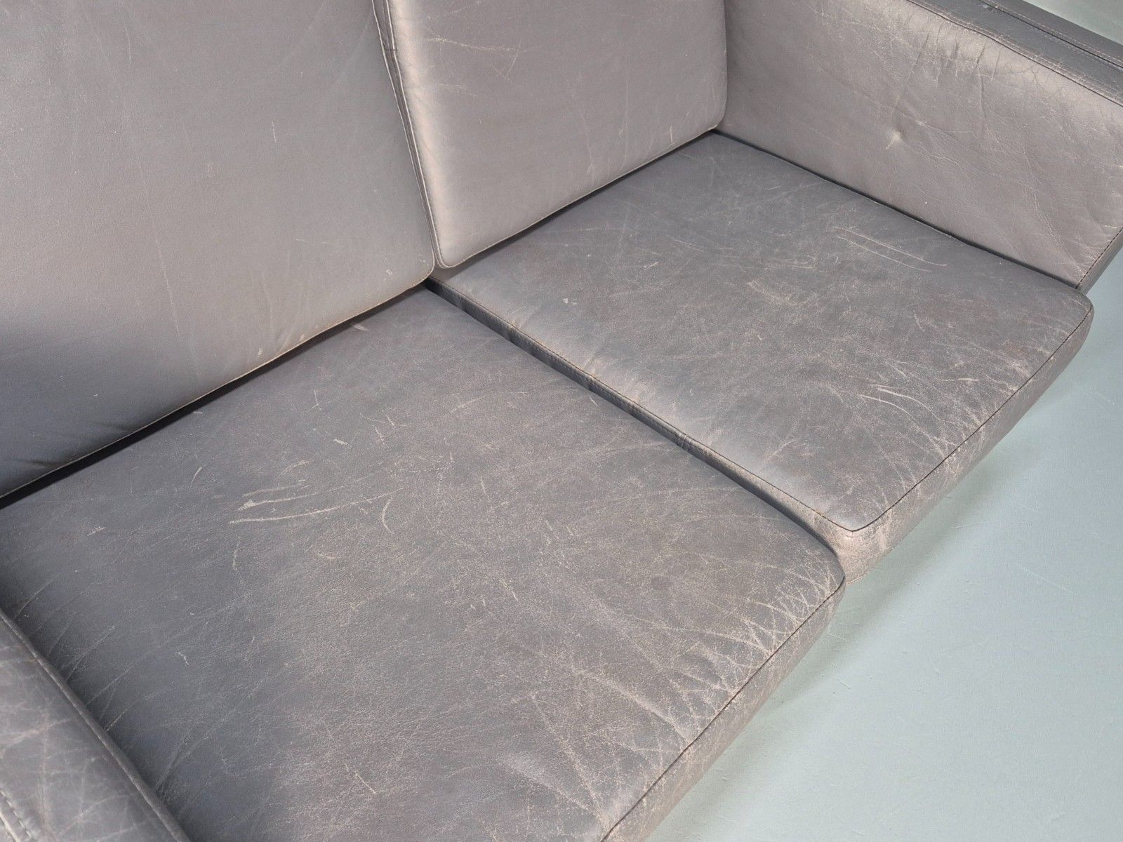 photo vintage Vintage Danish Two Seater Sofa Grey Leather Mogensern Style 1980s Eb10462 M2ss