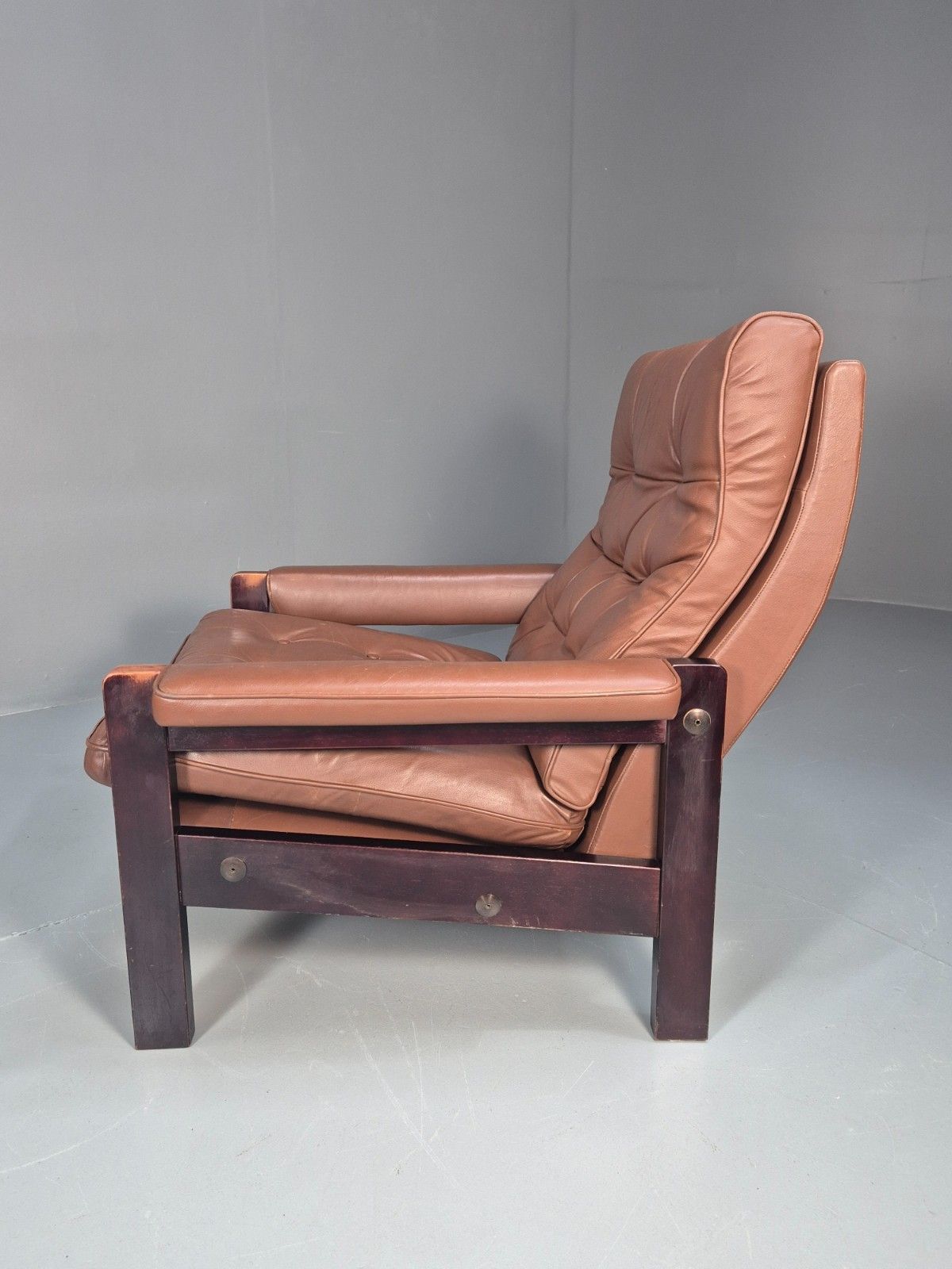 photo vinterior Vintage Danish Hardwood And Brown Leather Lounge Chair 1970s Retro Eb10322 Mnor