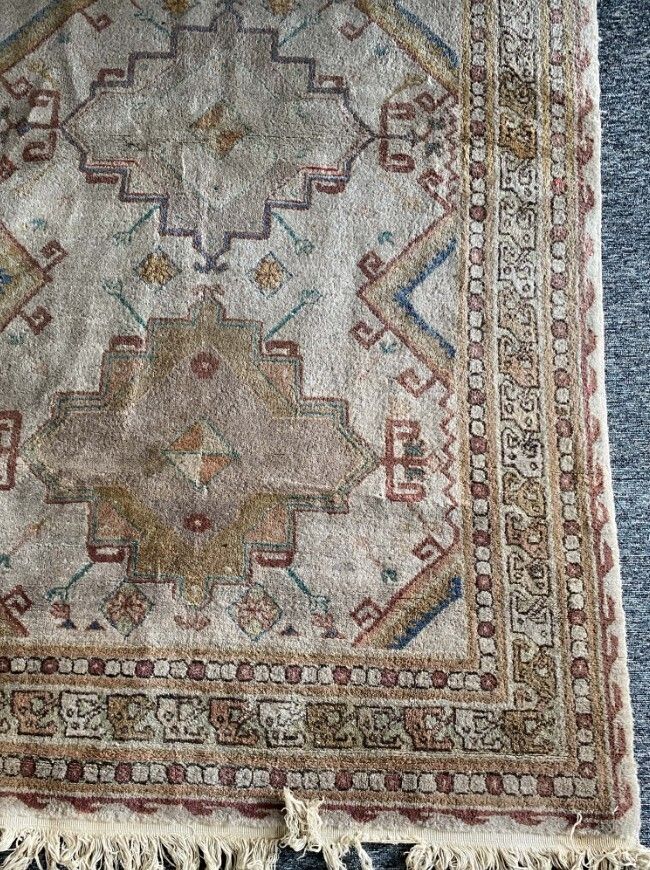 Elegant Beige Oushak Rug, Hand Knotted. photo furniture
