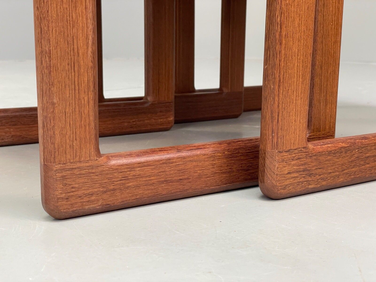 photo vintage Vintage Teak Nesting Tables Tile Topped 1970s Retro Design  Eb9757 Mwoo