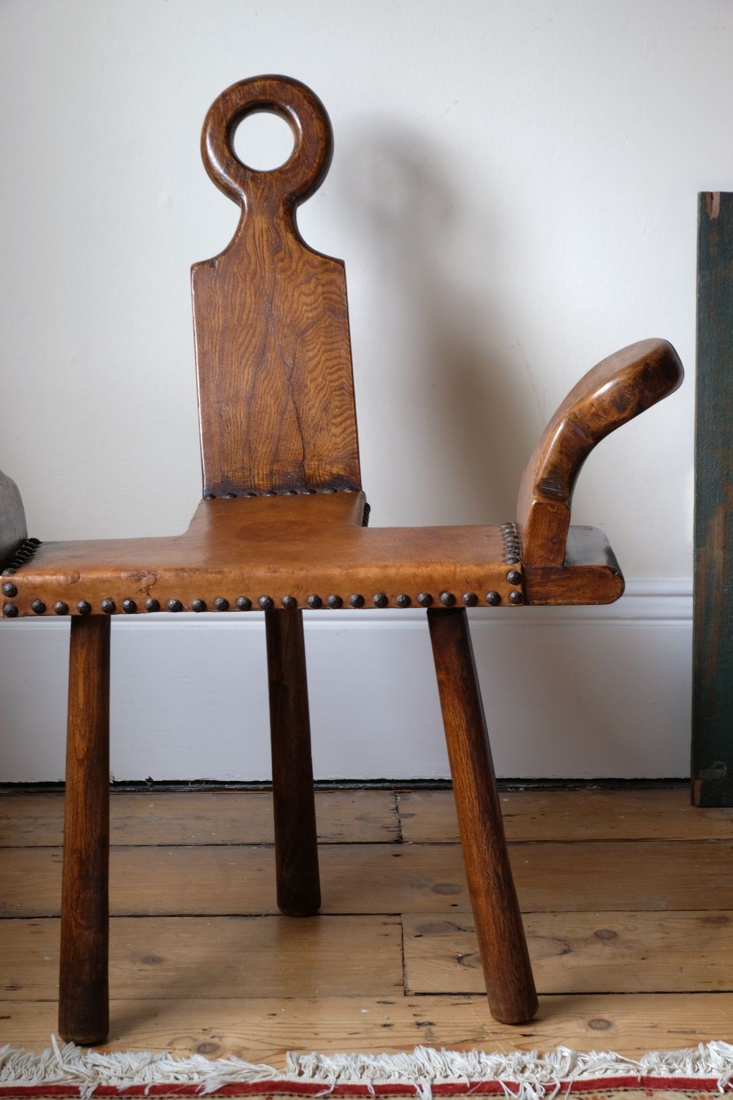 1950s Spanish Brutalist Elm And Leather Chair – Primitive Sculptural Design photo Furniture