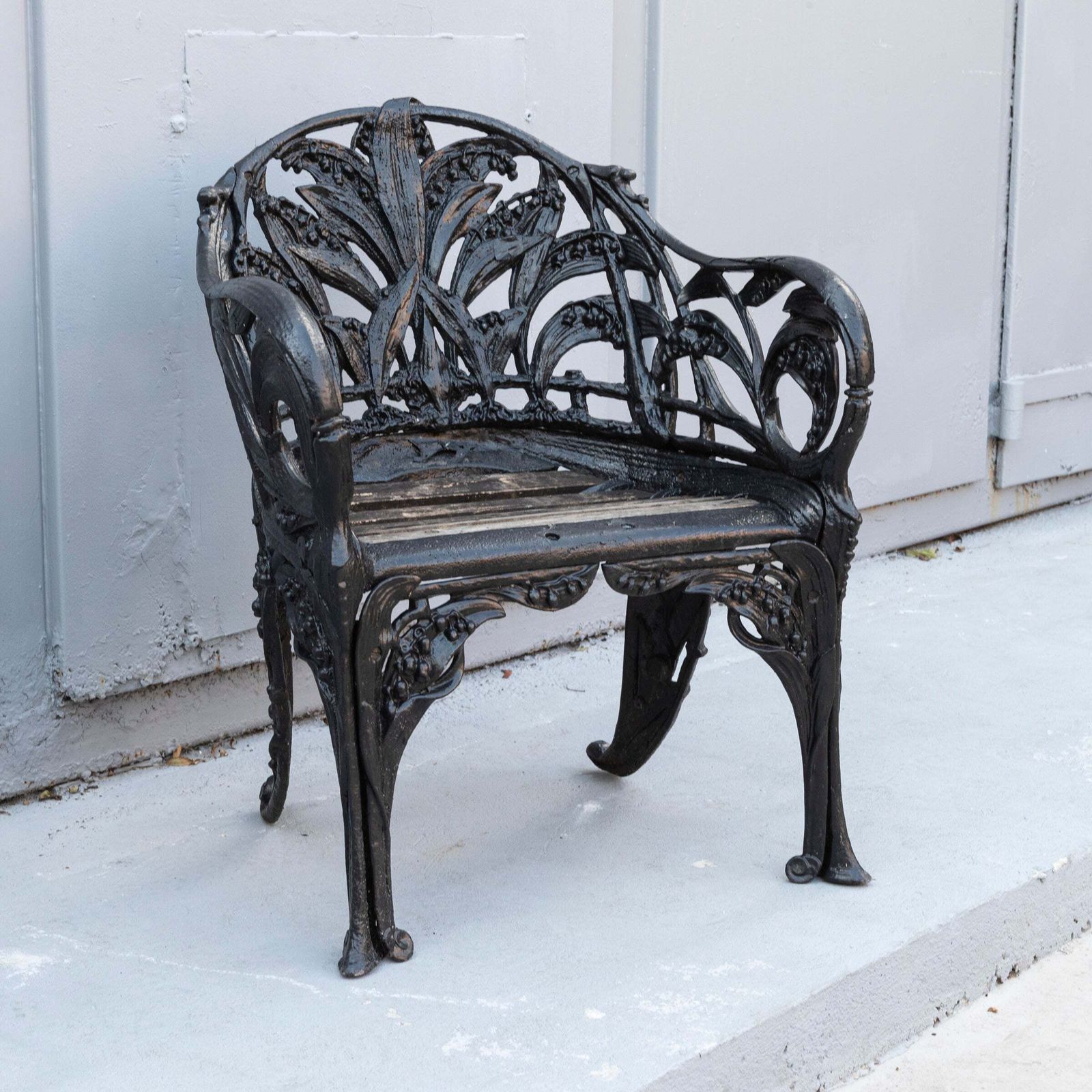 Reclaimed Coalbrookdale Style Lily Of The Valley Garden Chair photo vintage