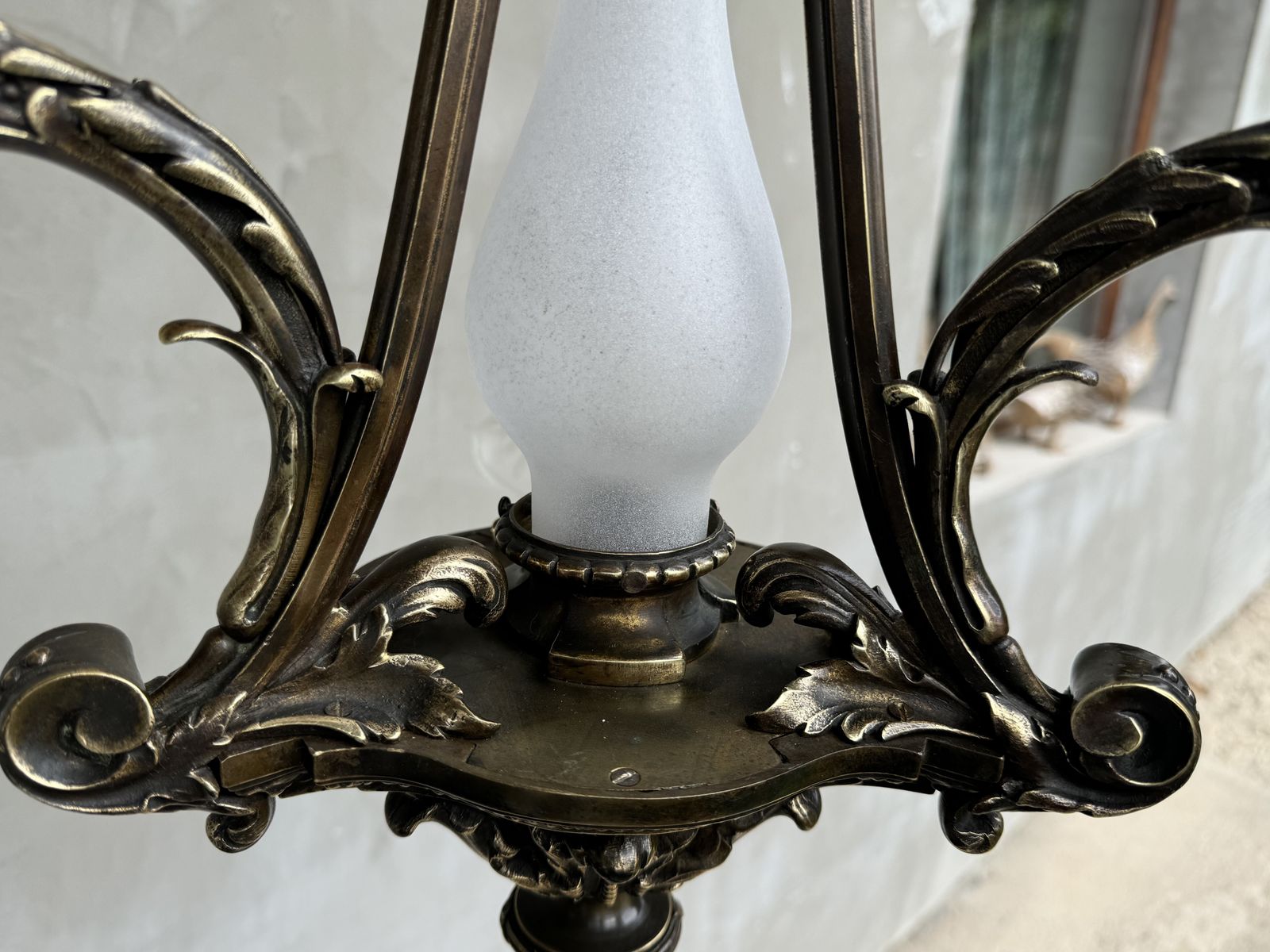 photo vinterior Antique French Brass Chandelier With Frosted Glass Tulip Shades, Rococo Revival, Early 20th Century