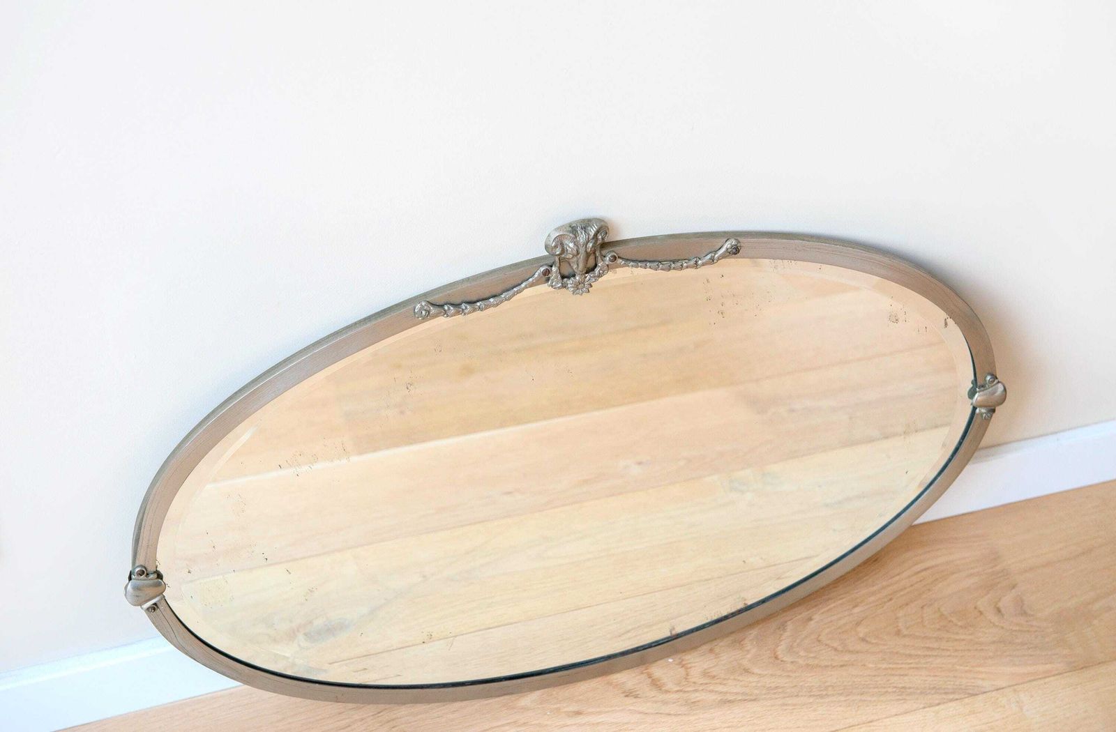 Art Deco Spiegel Met Ophangketting, Antieke Decoratieve Wandspiegel Met Geslepen Glas, Jaren 1940 Design, Ovale Facetgeslepen Glazen Spiegel photo 300.0