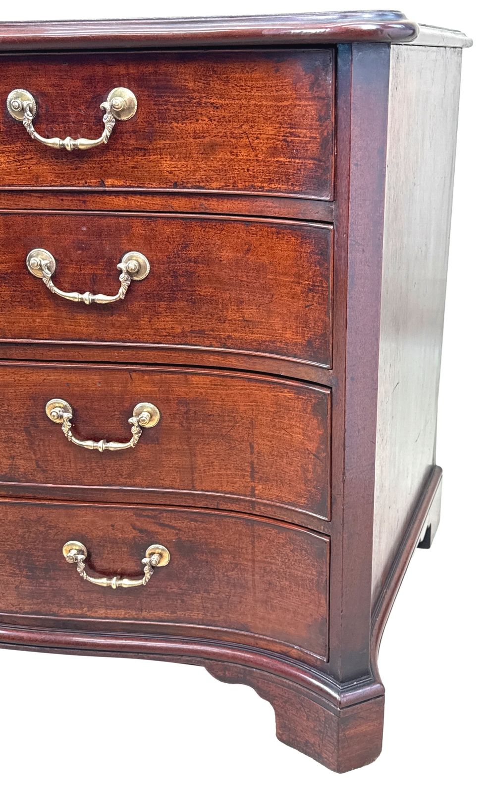 photo furniture Fine 18th Century Mahogany Serpentine Commode Chest (England, Circa 1760)