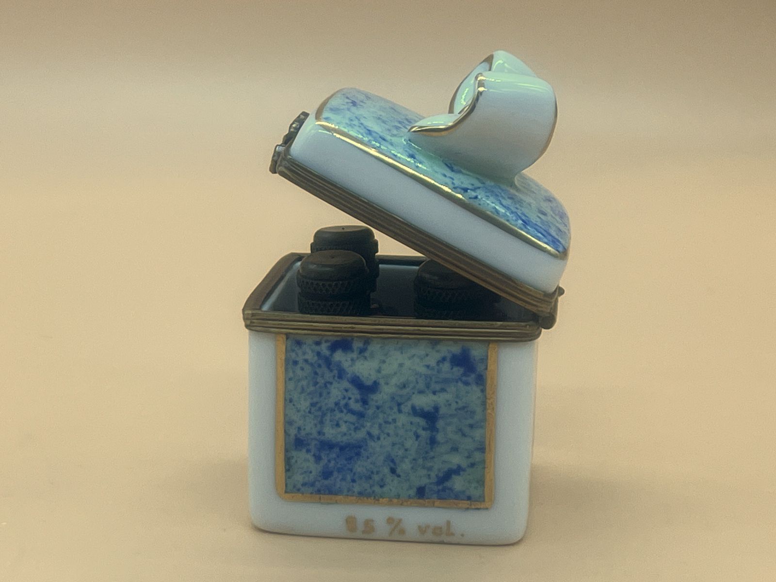 Limoges Porcelain Hand Painted Trinket Box With 4 Internal Glass Perfume Bottles. photo Home Decor