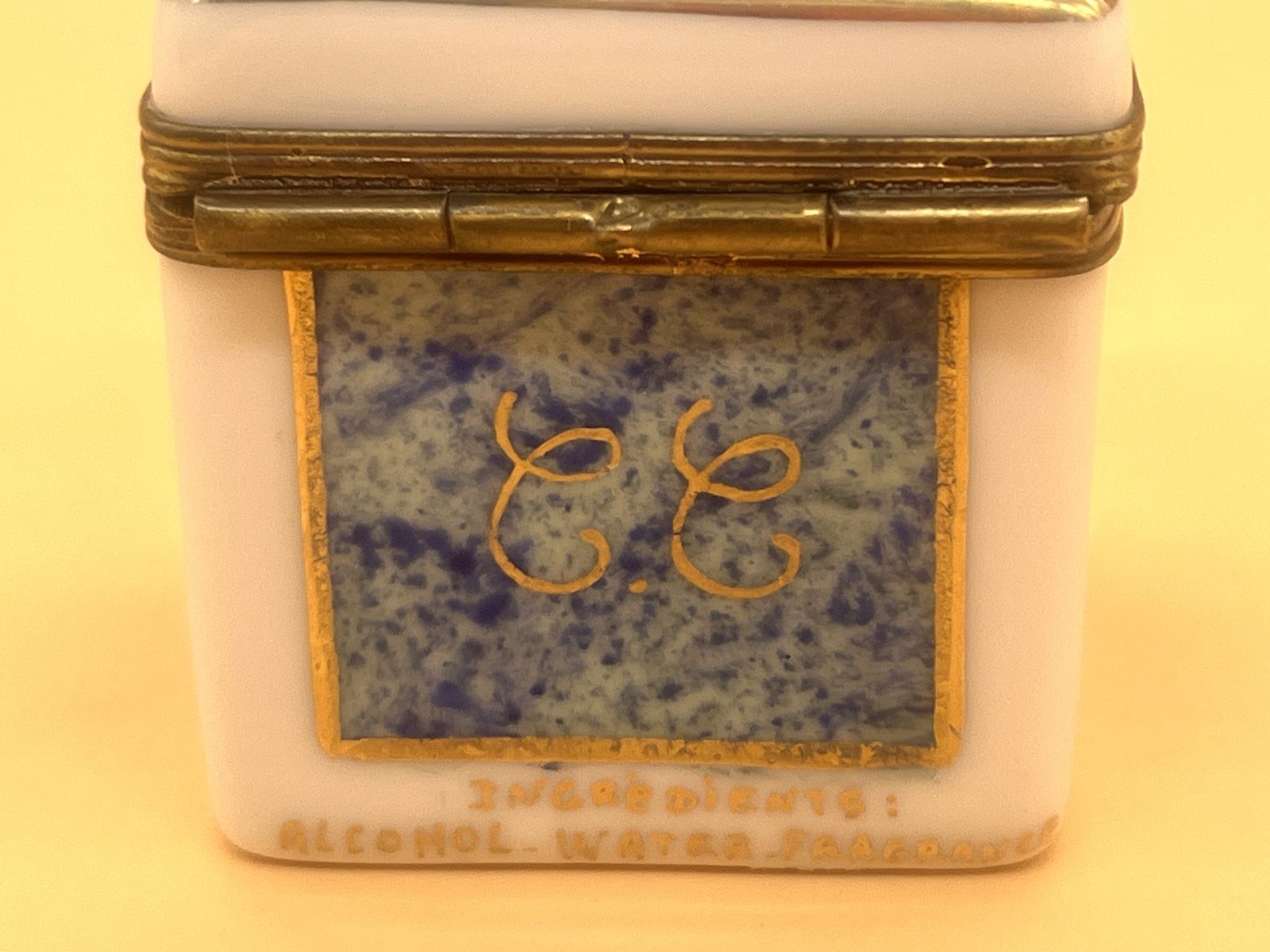 Limoges Porcelain Hand Painted Trinket Box With 4 Internal Glass Perfume Bottles. photo 149.95