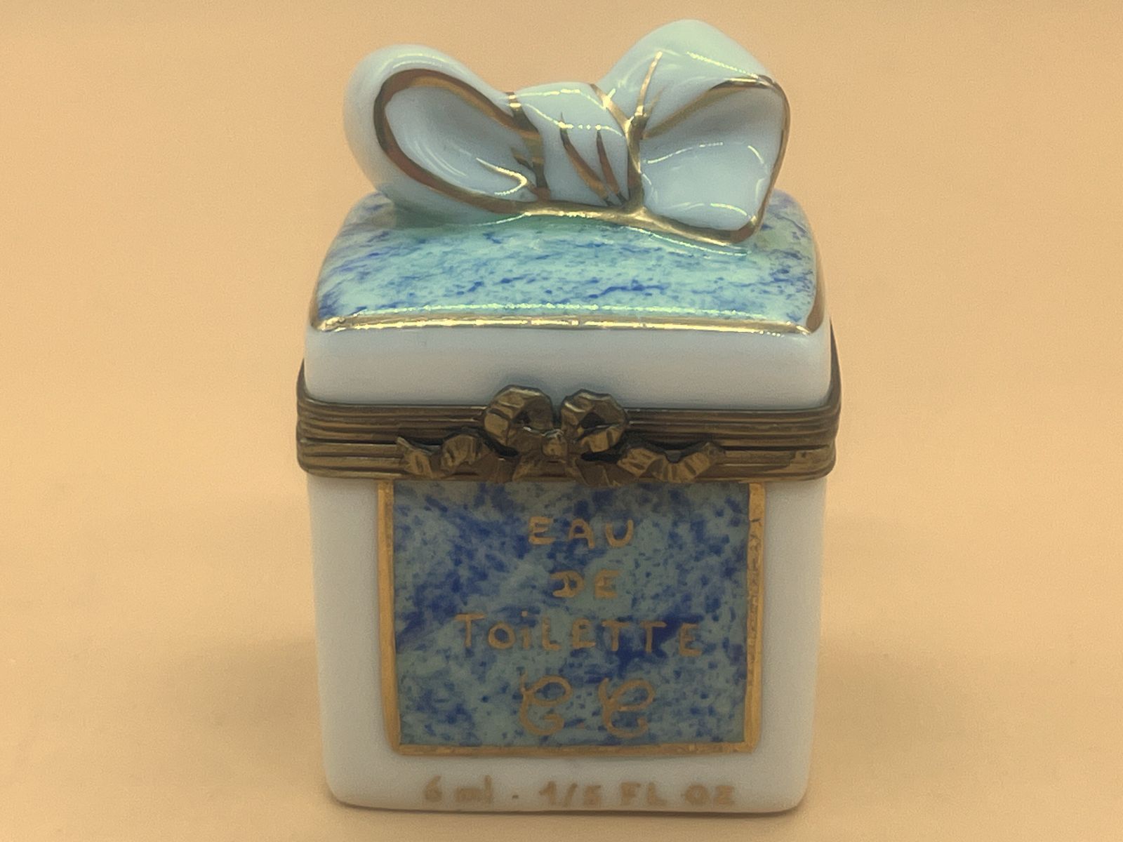 photo furniture Limoges Porcelain Hand Painted Trinket Box With 4 Internal Glass Perfume Bottles.